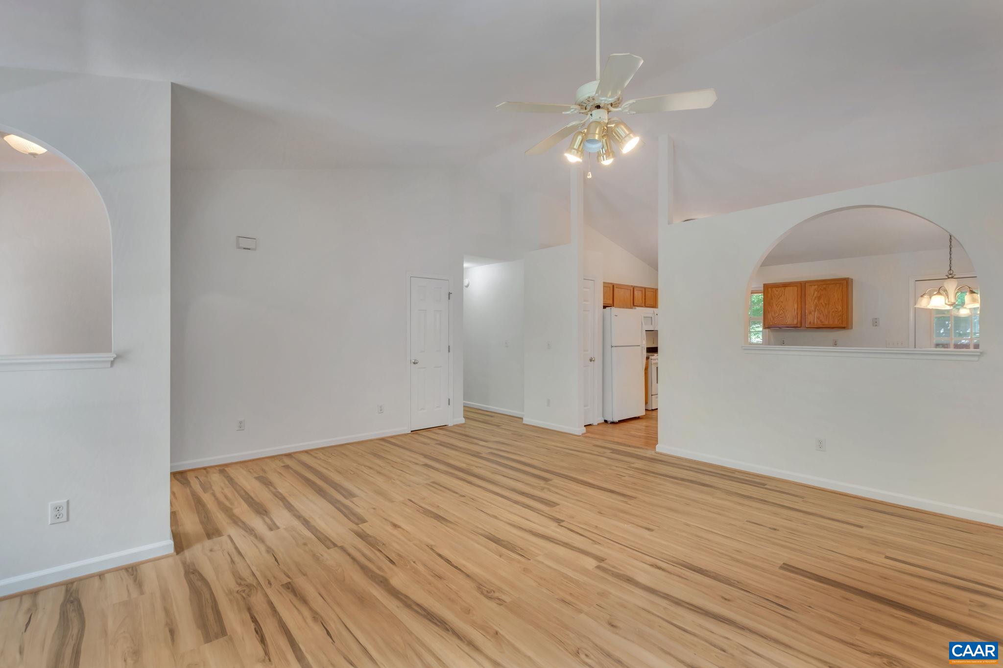 33 JENNINGS DR