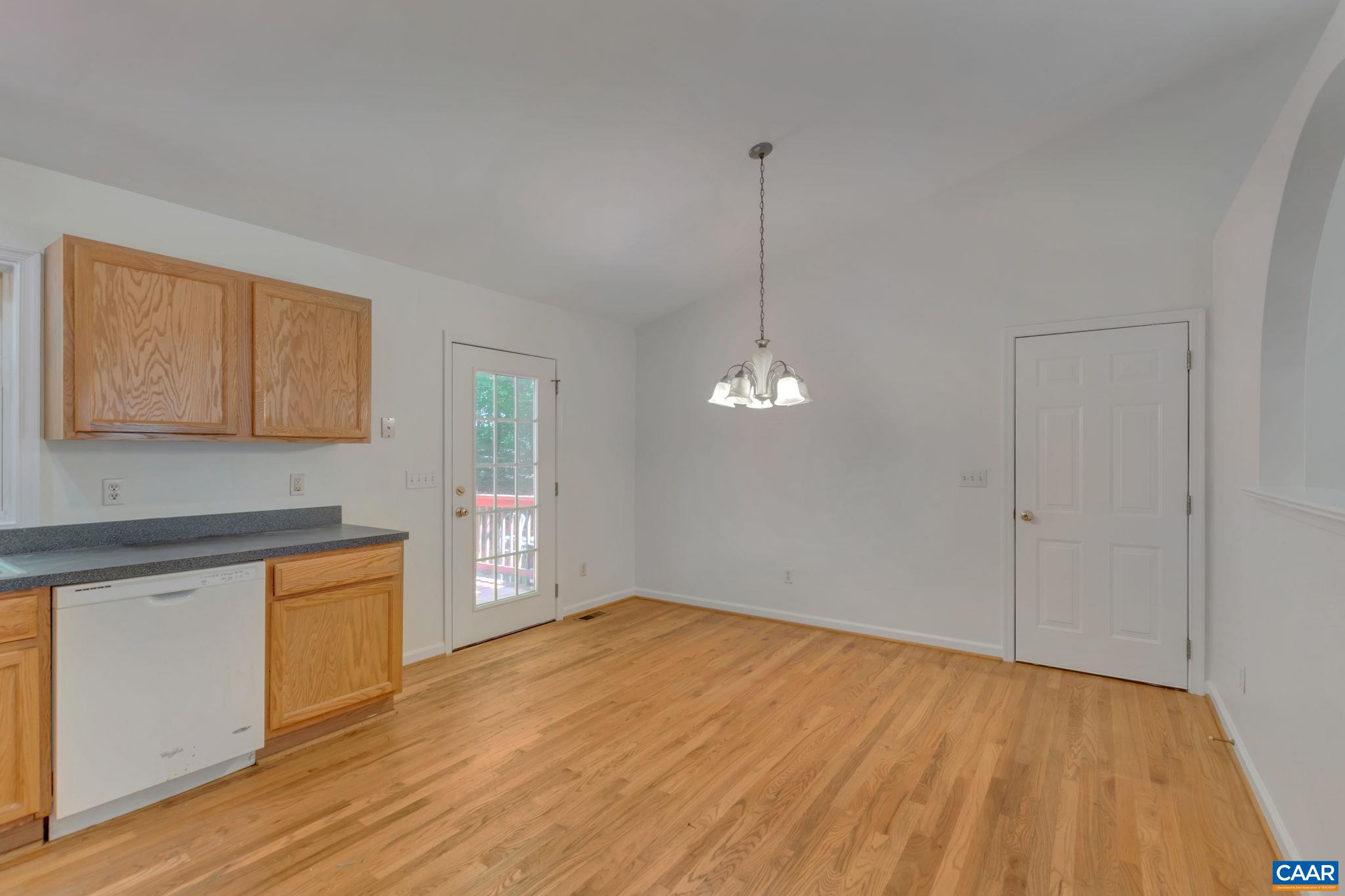 33 JENNINGS DR