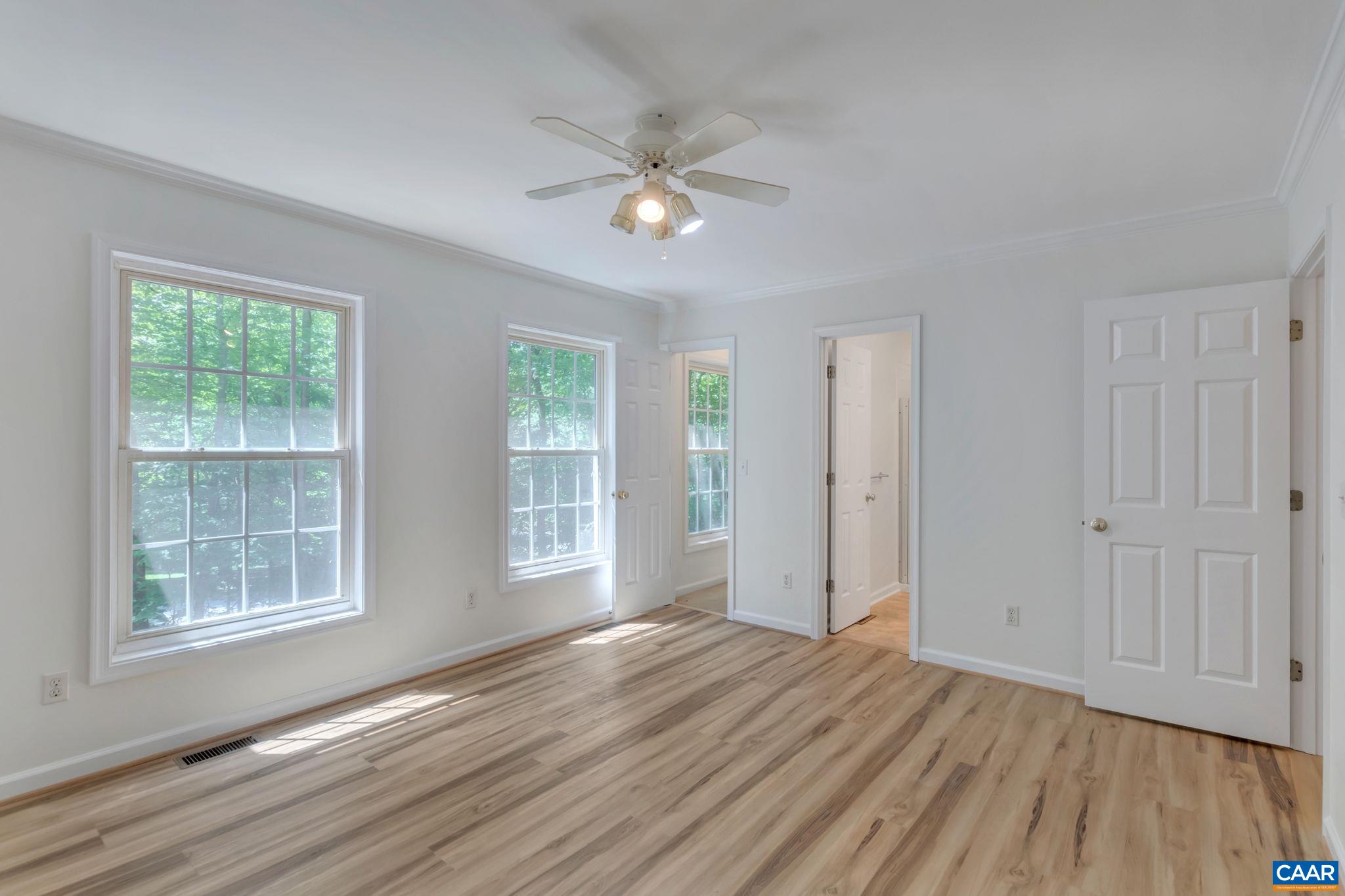 33 JENNINGS DR