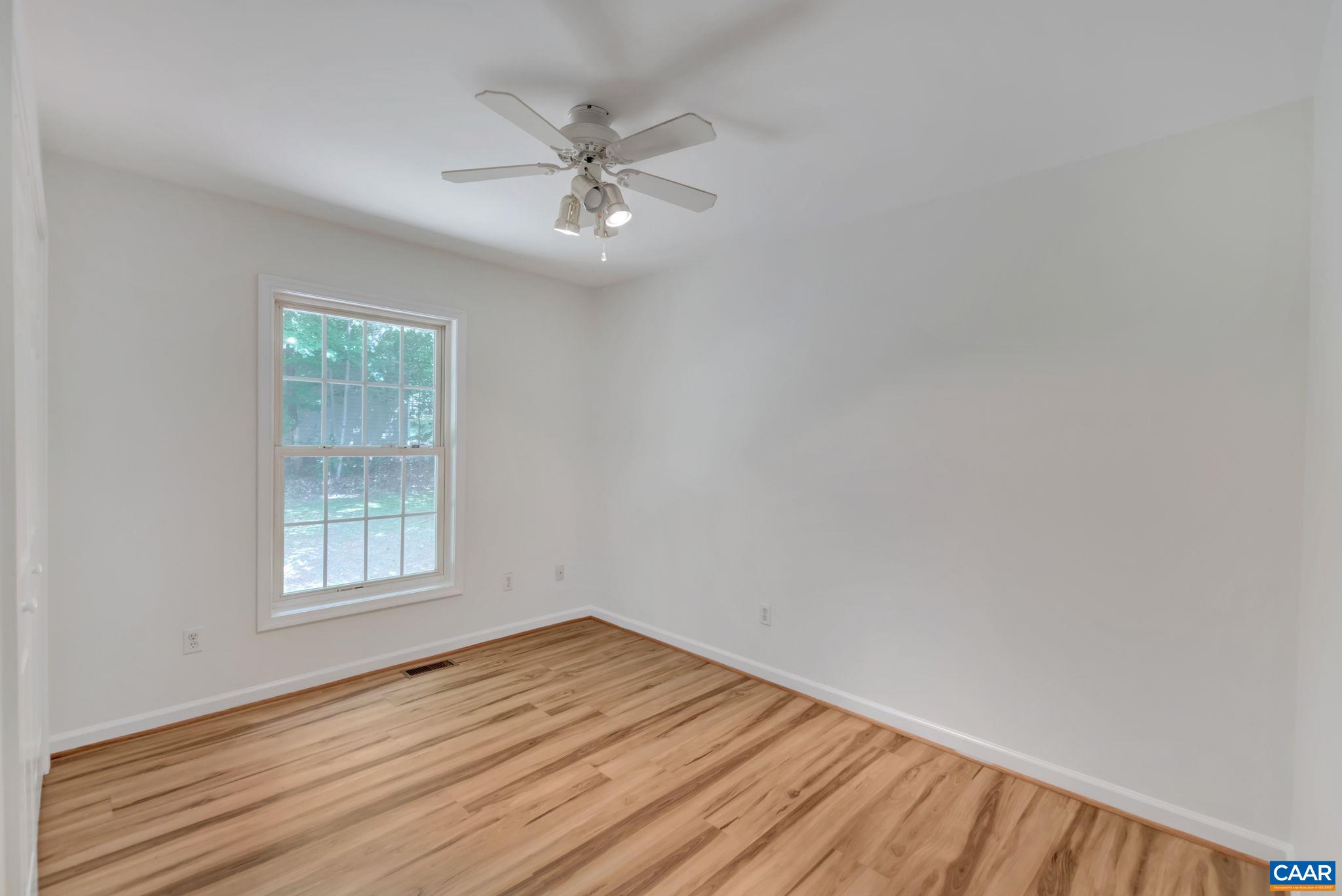 33 JENNINGS DR