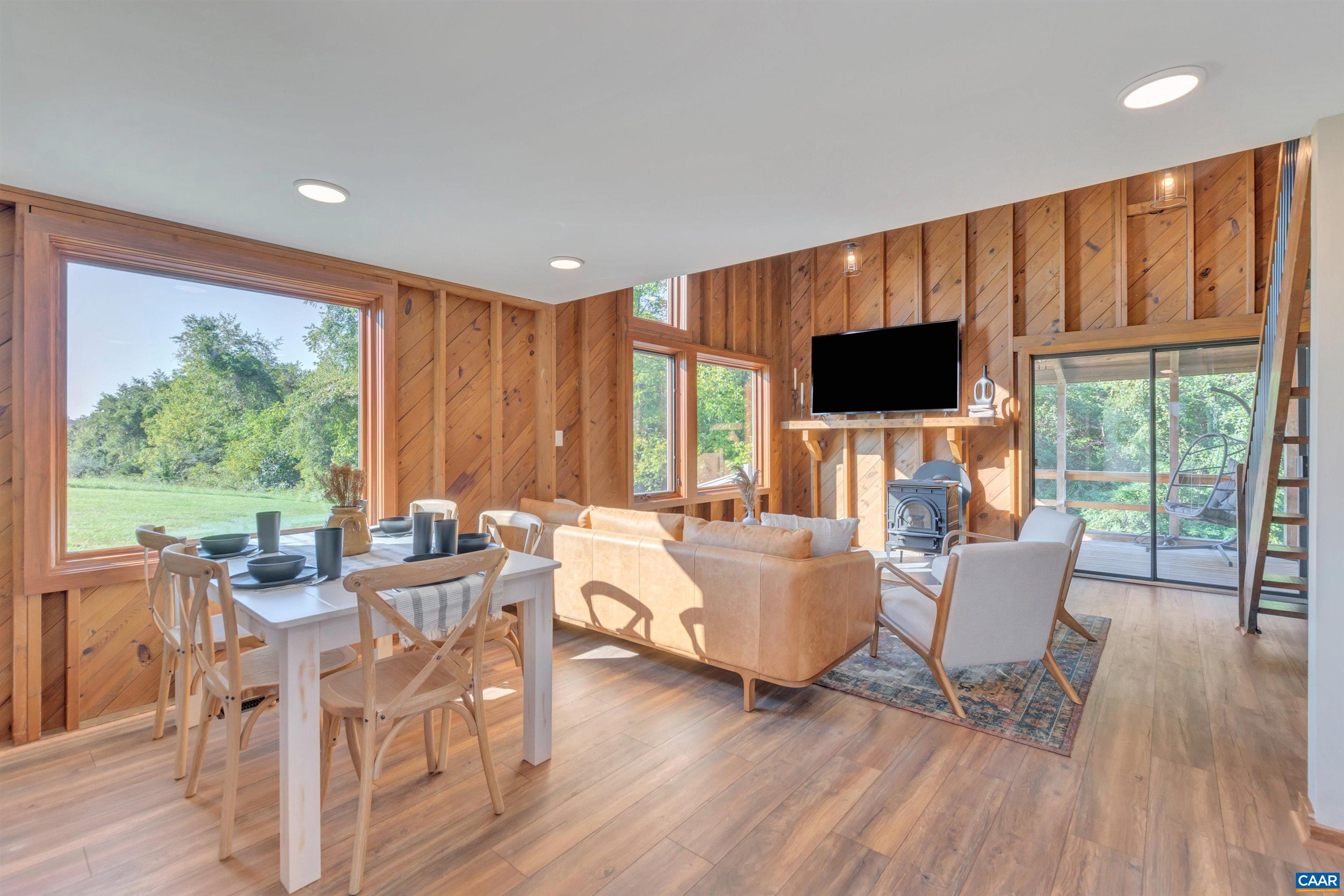 48 MEADOW LN