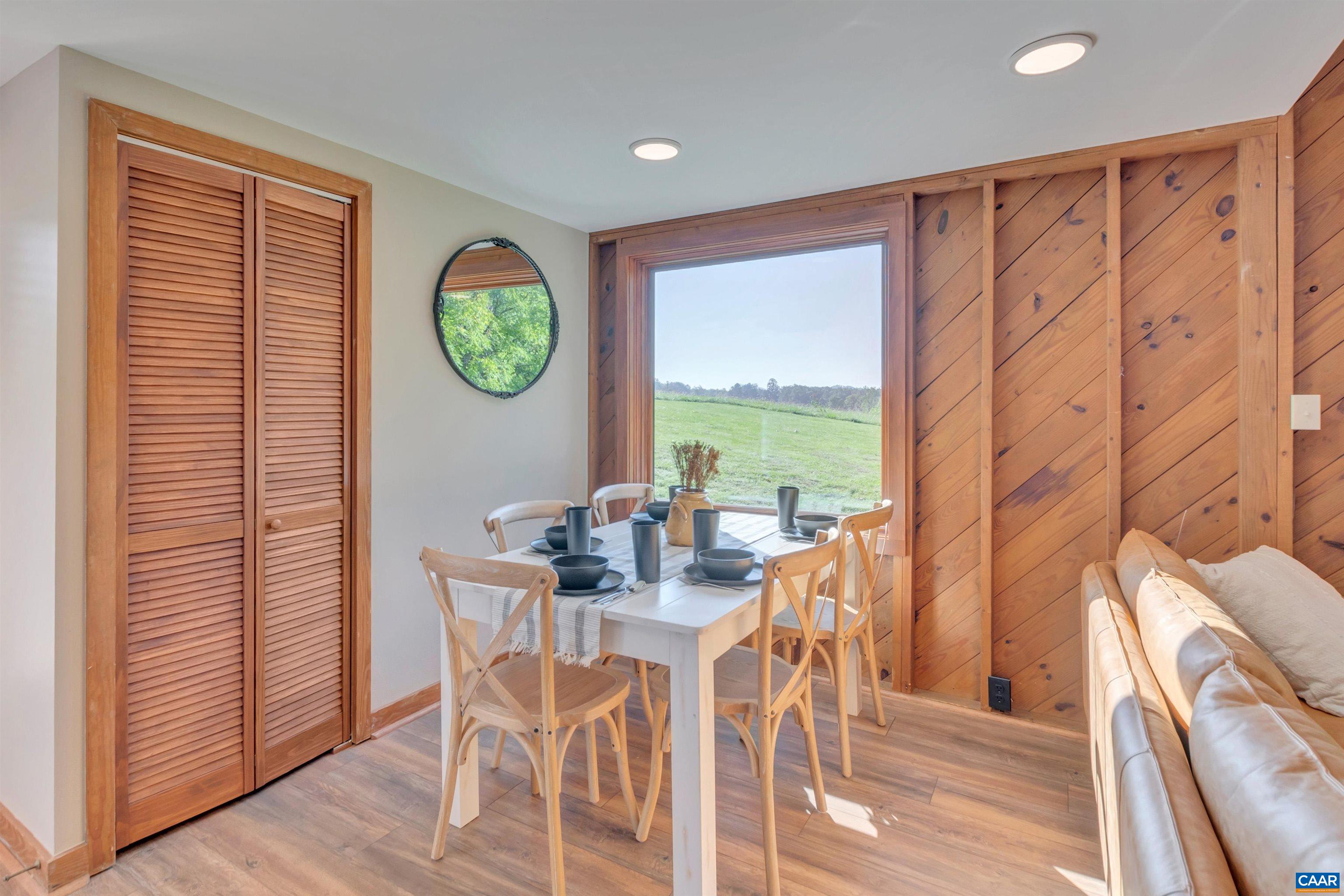 48 MEADOW LN