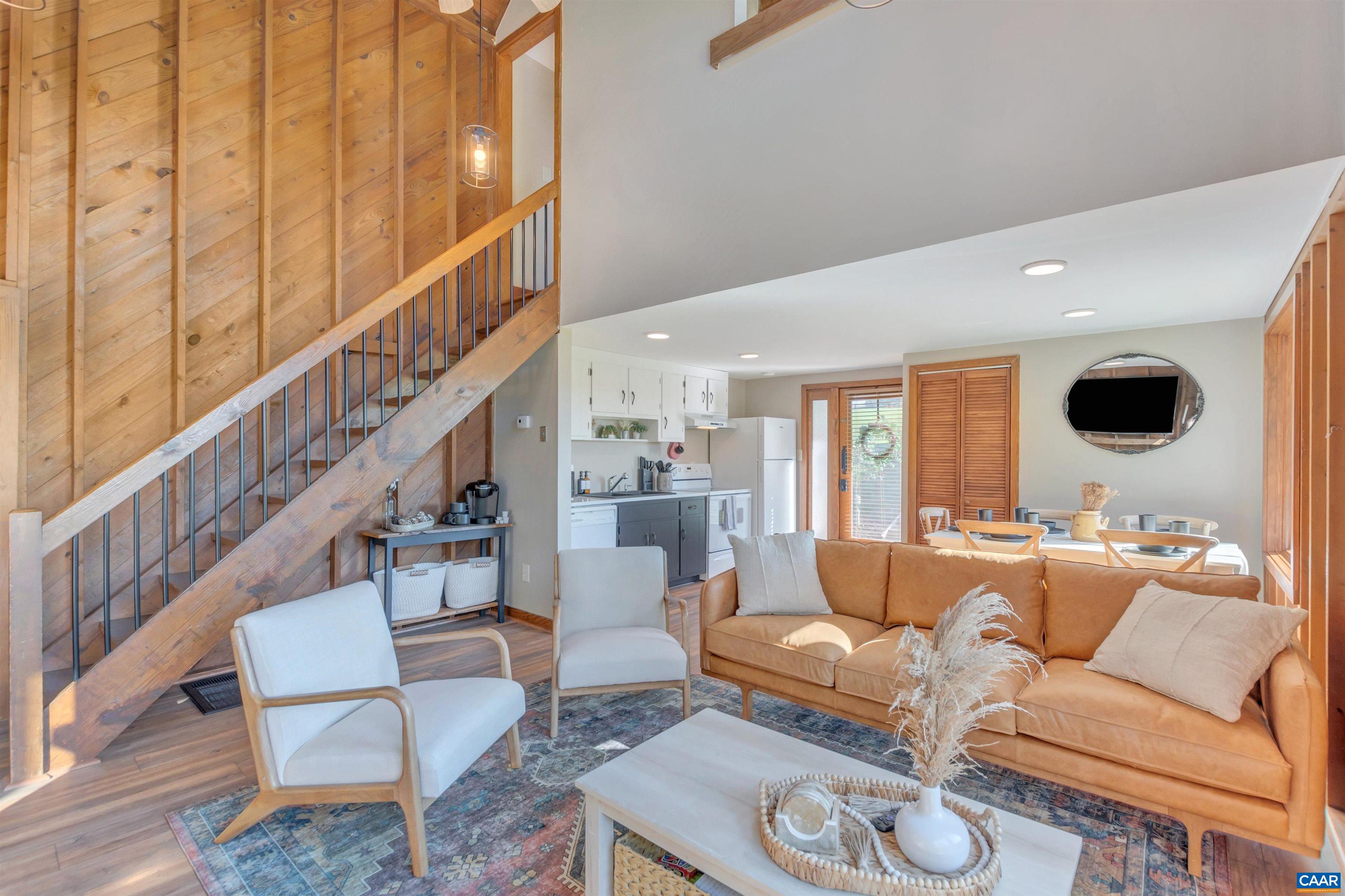 48 MEADOW LN