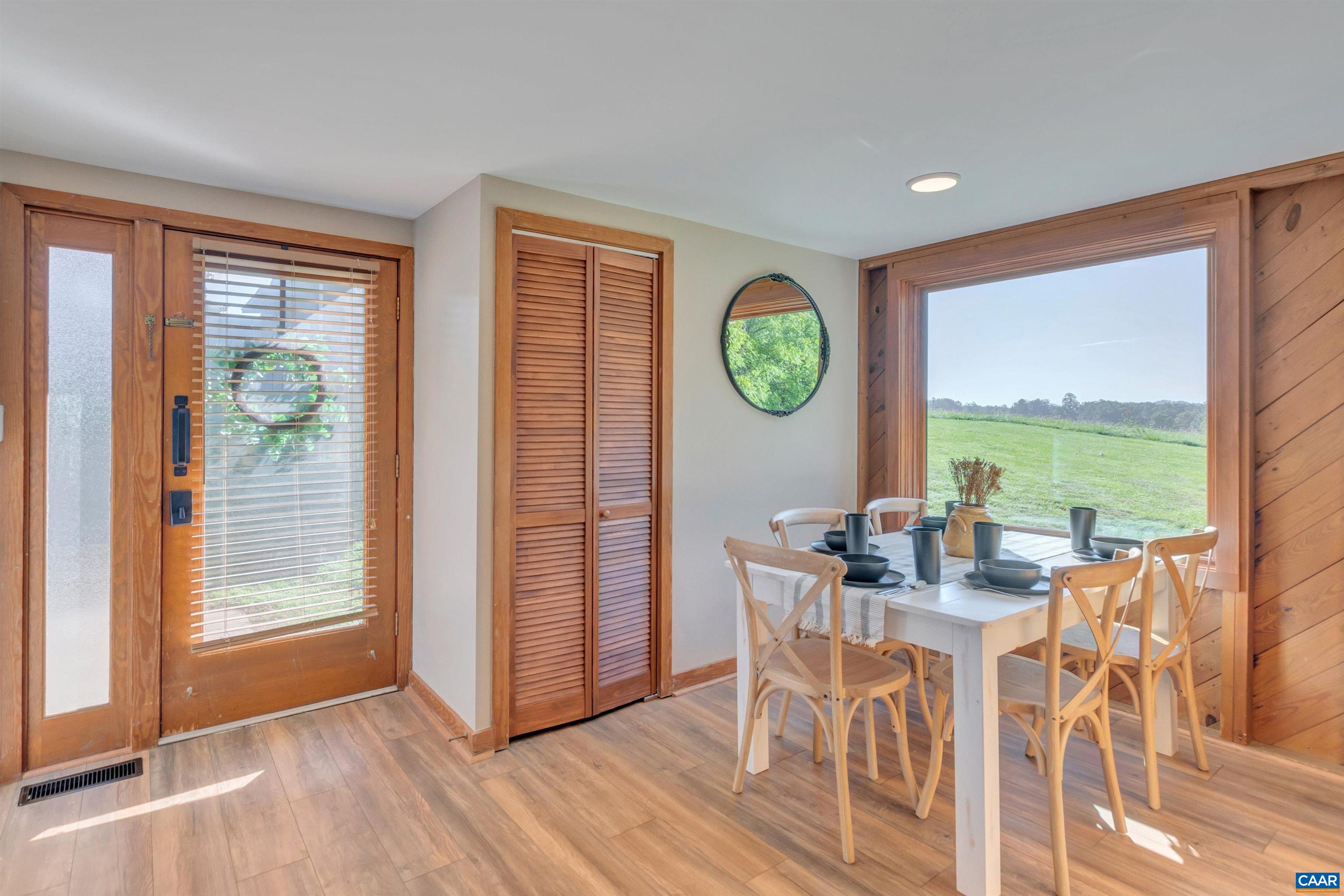 48 MEADOW LN