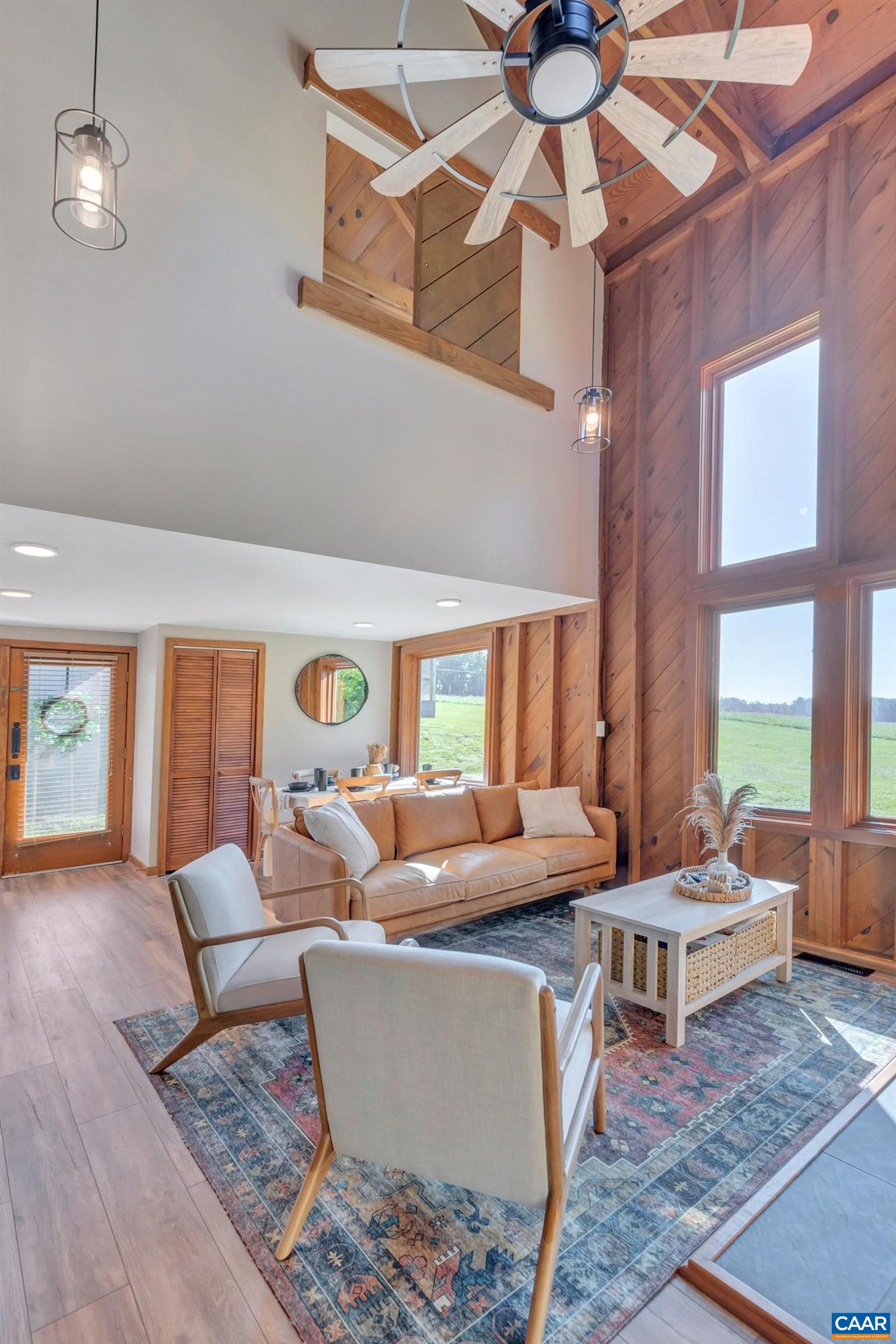 48 MEADOW LN