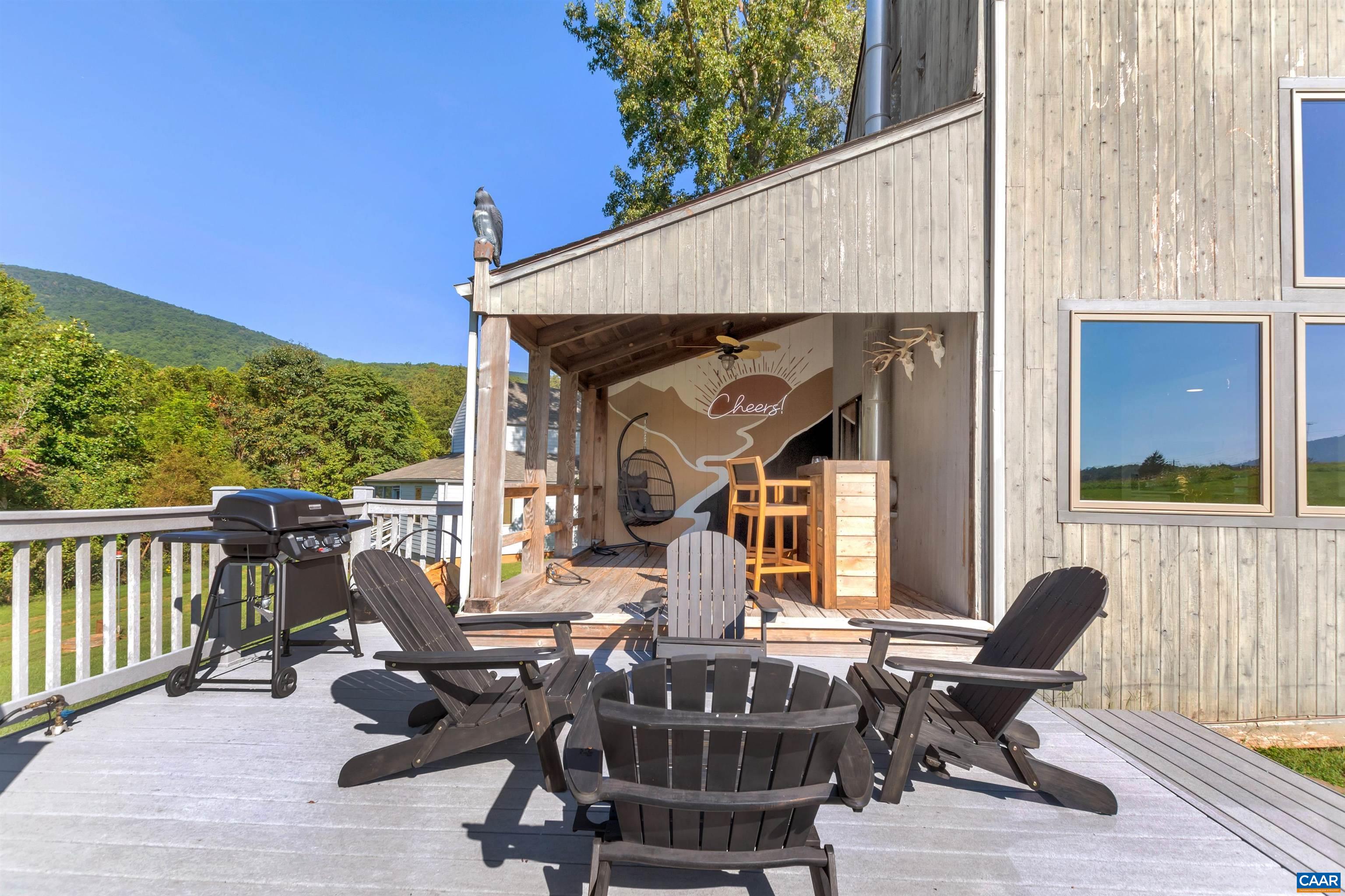 48 MEADOW LN