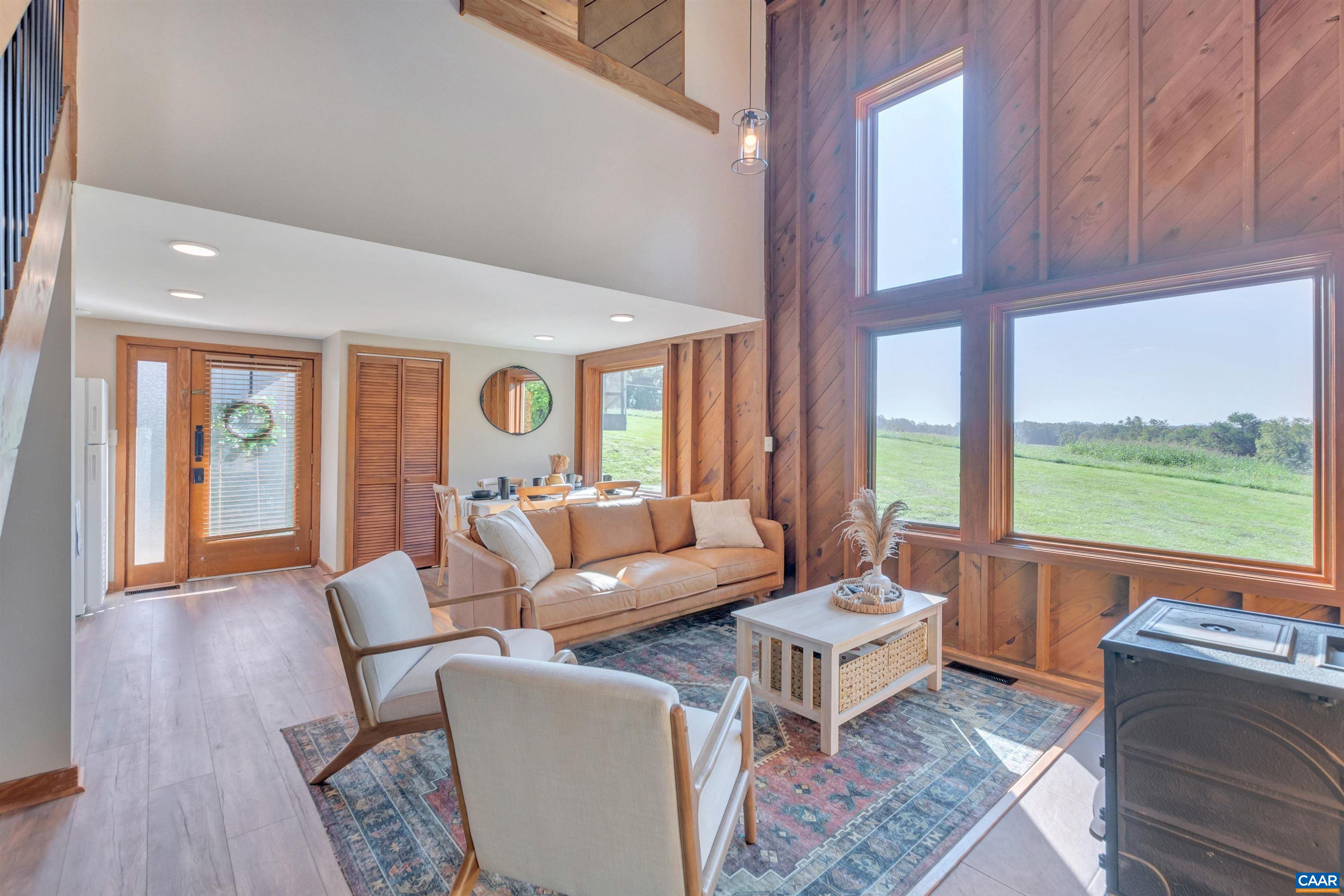 48 MEADOW LN