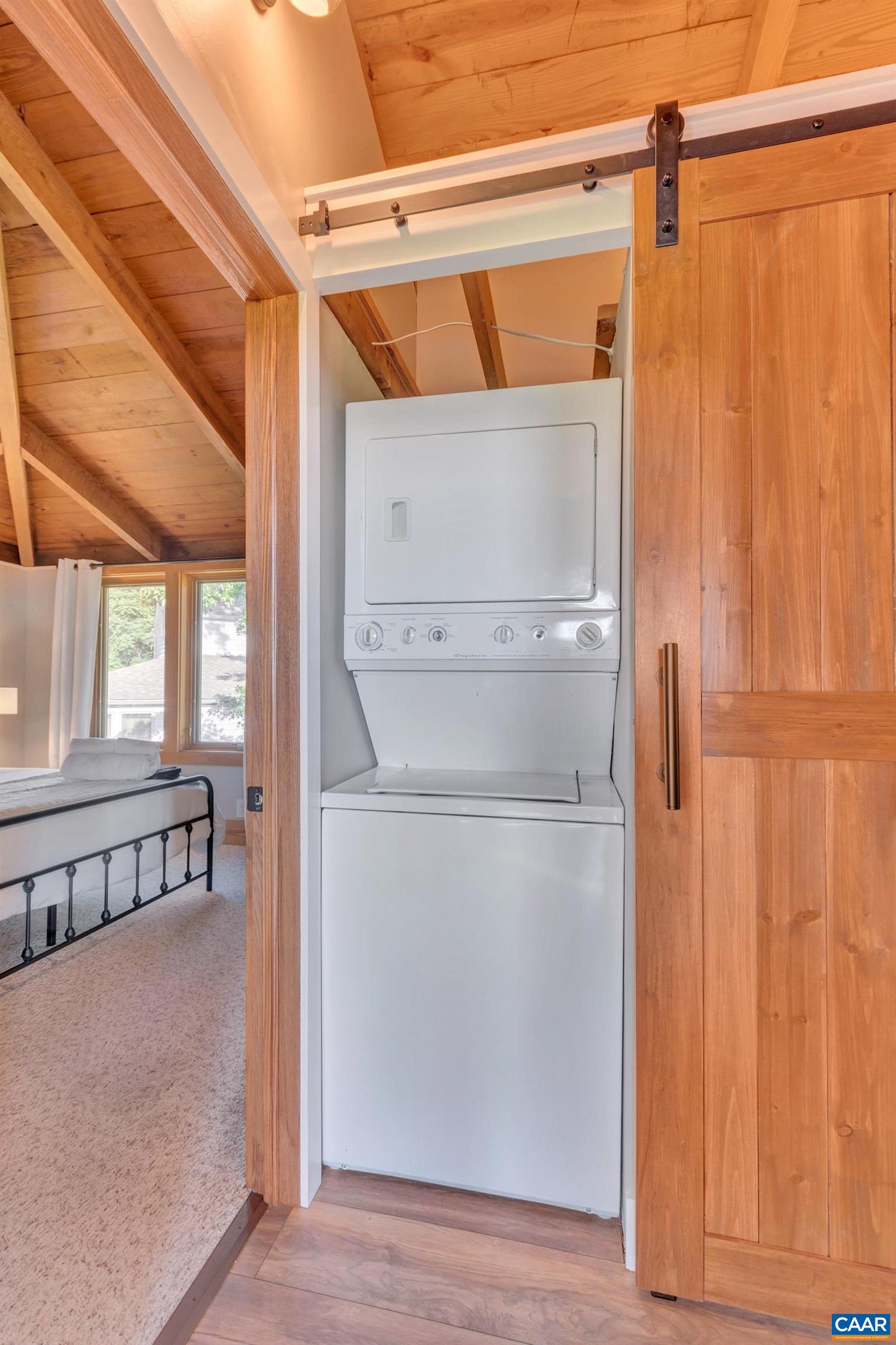 48 MEADOW LN