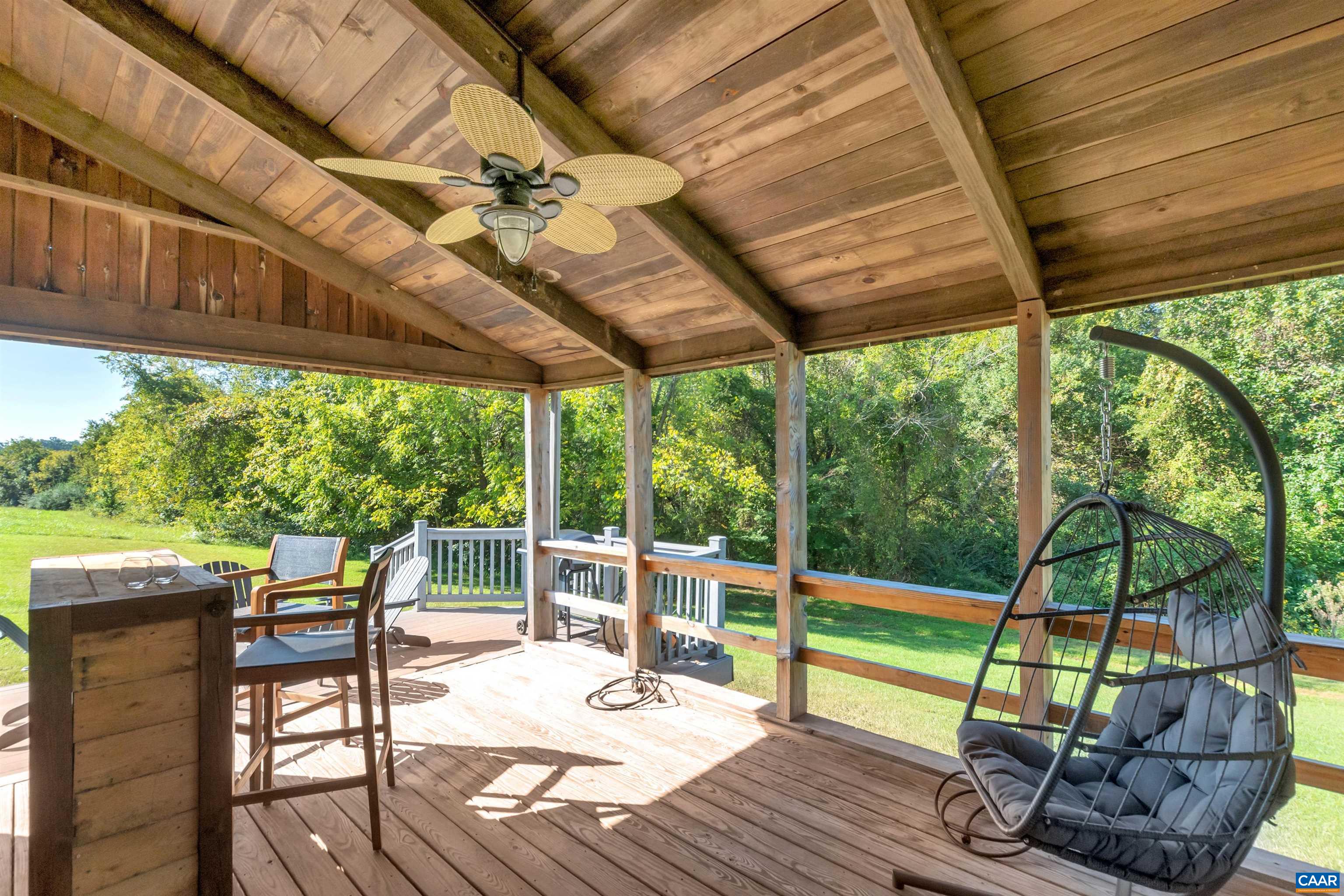 48 MEADOW LN