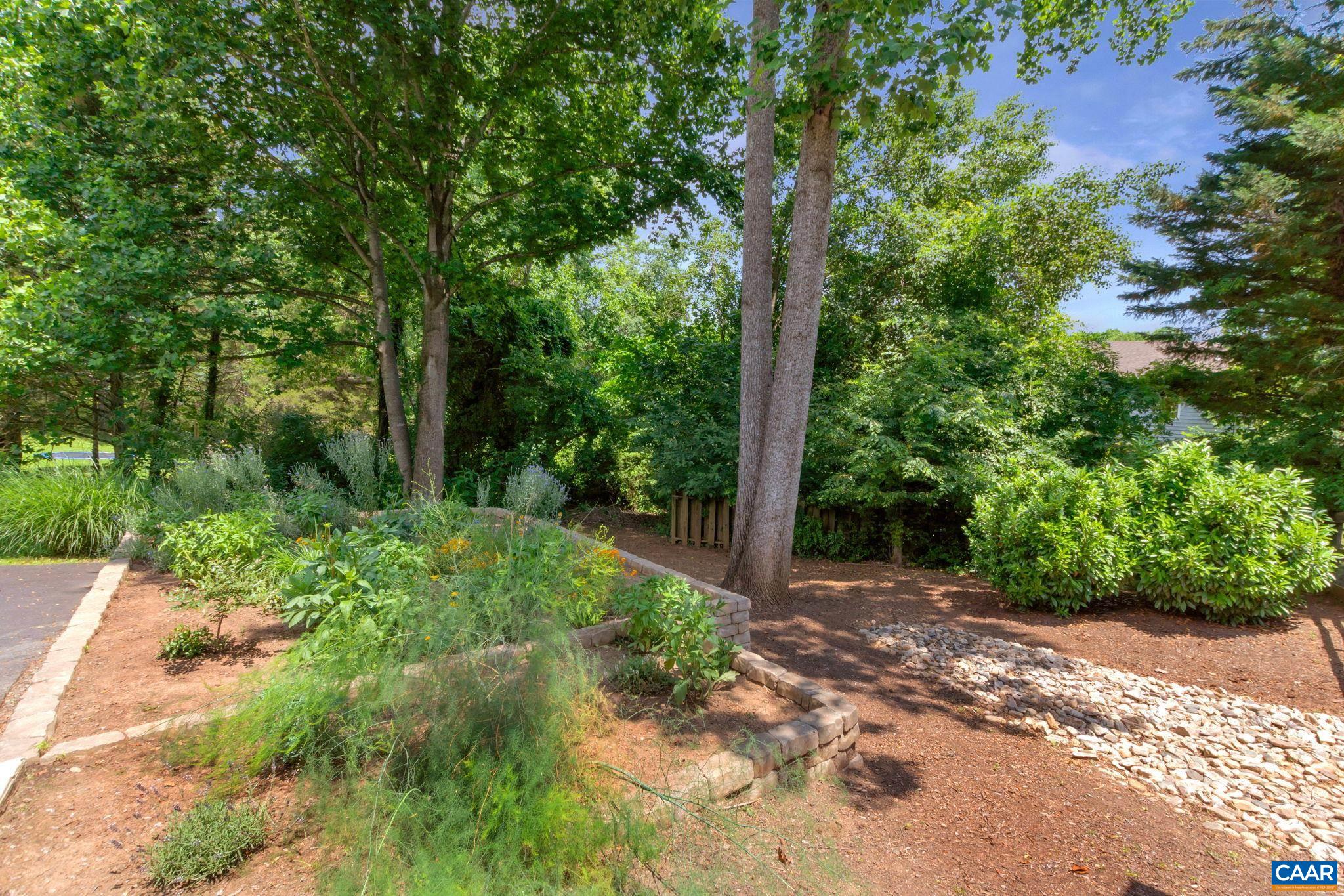 161 LARKSPUR CT