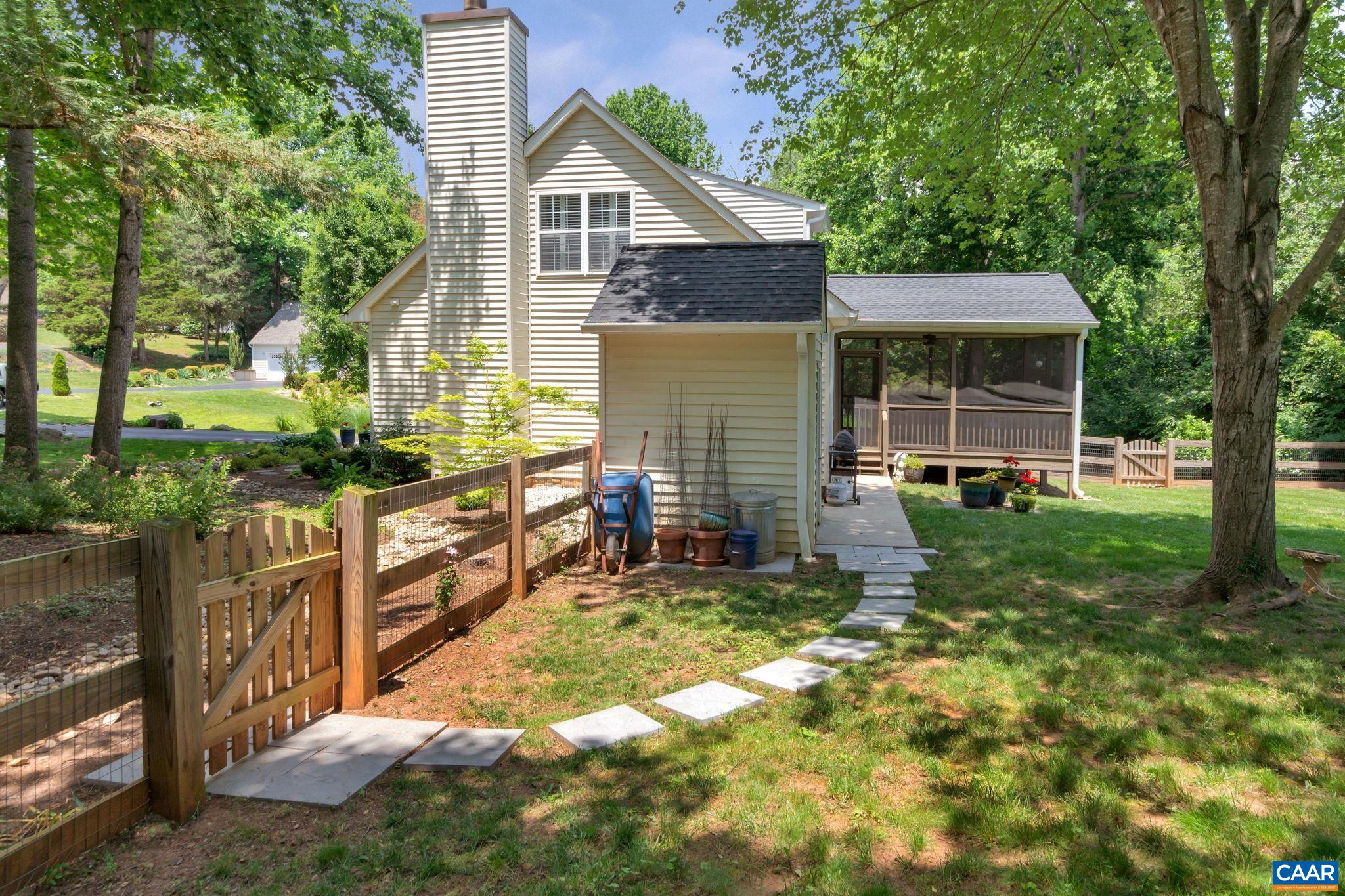 161 LARKSPUR CT