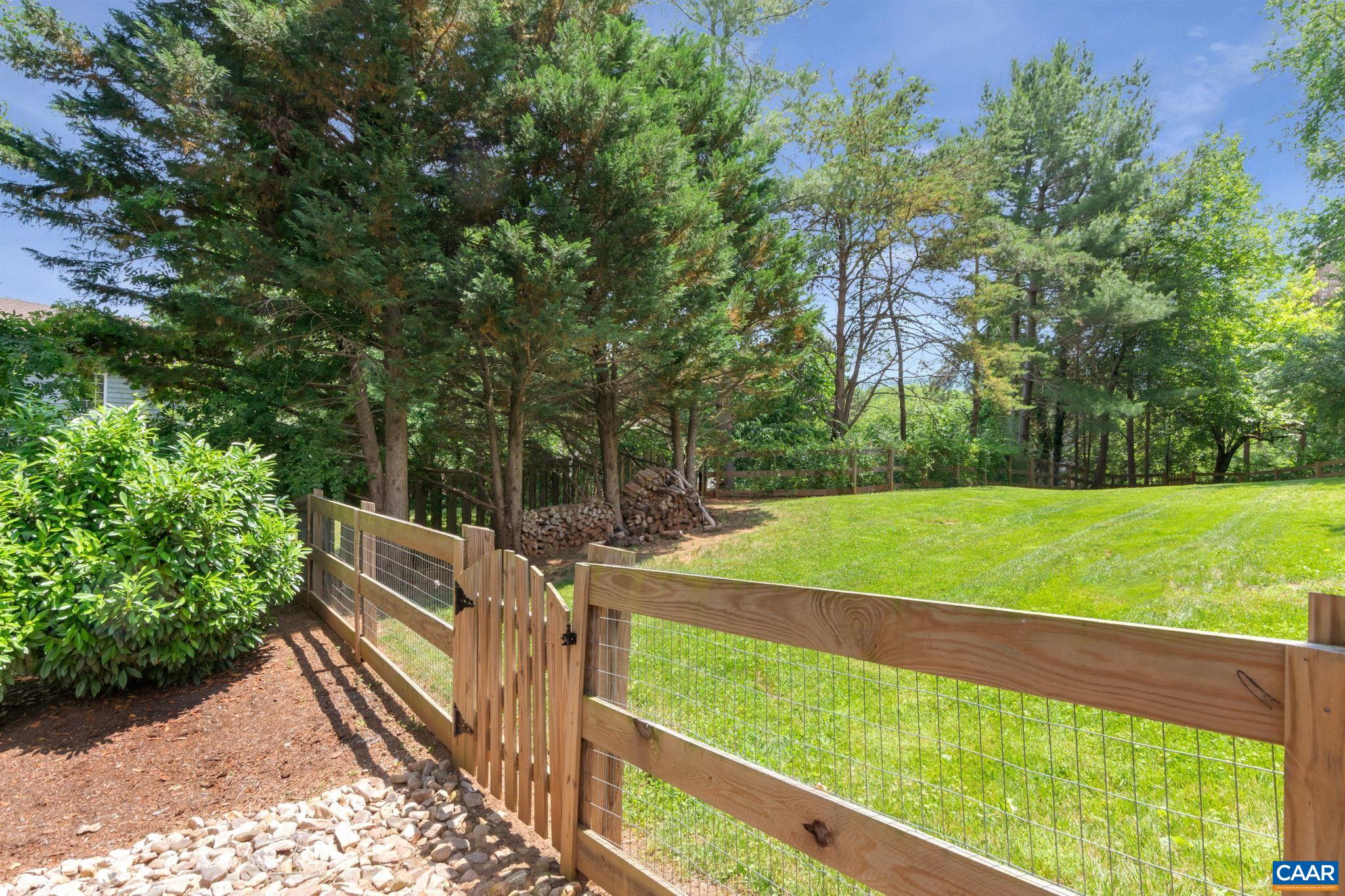 161 LARKSPUR CT