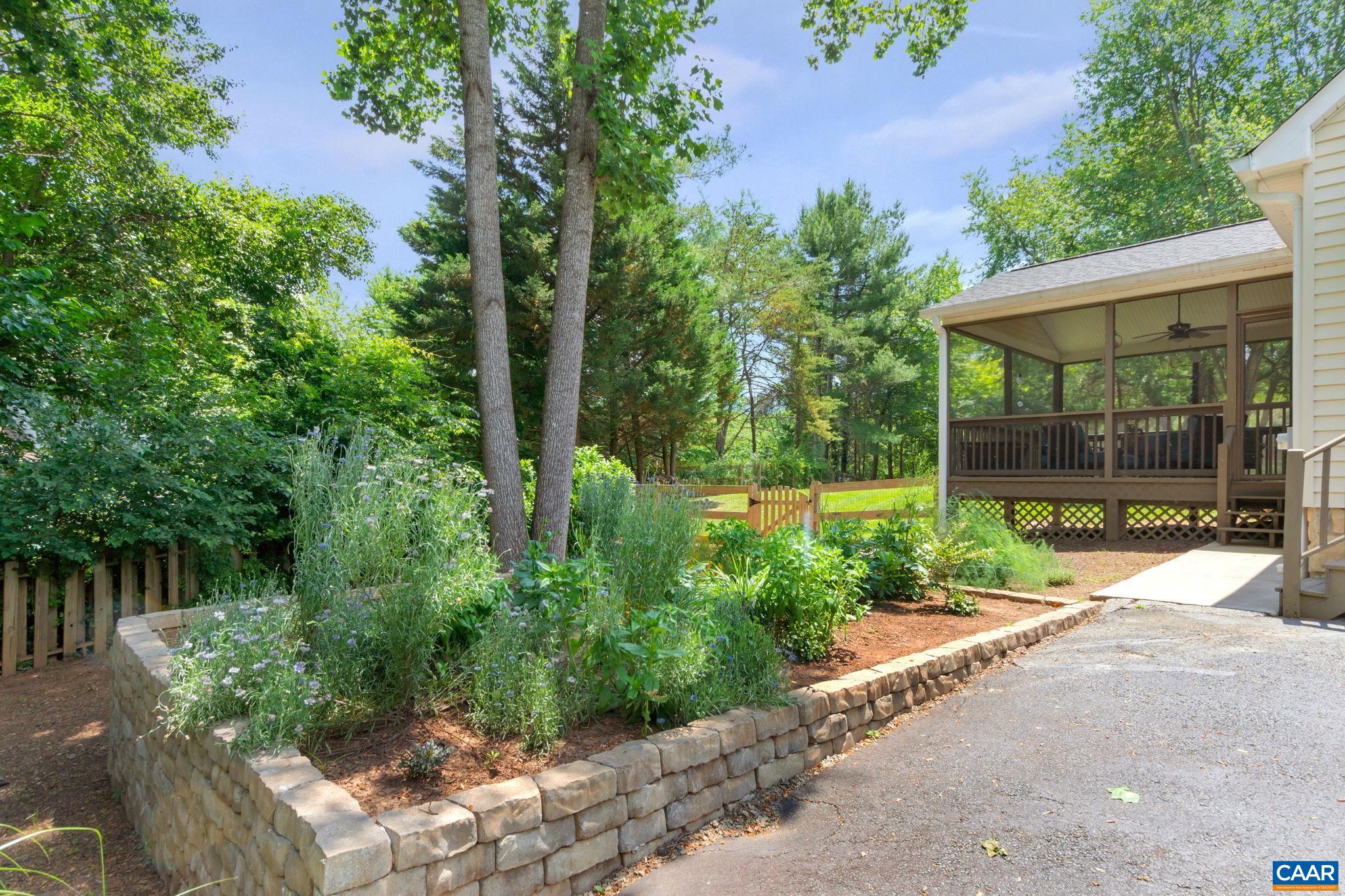 161 LARKSPUR CT