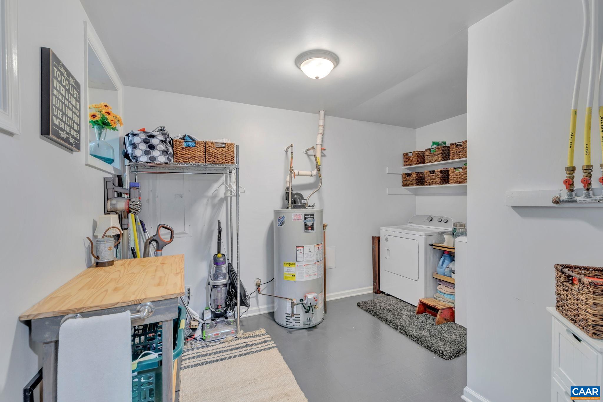 9 COLONIAL RD