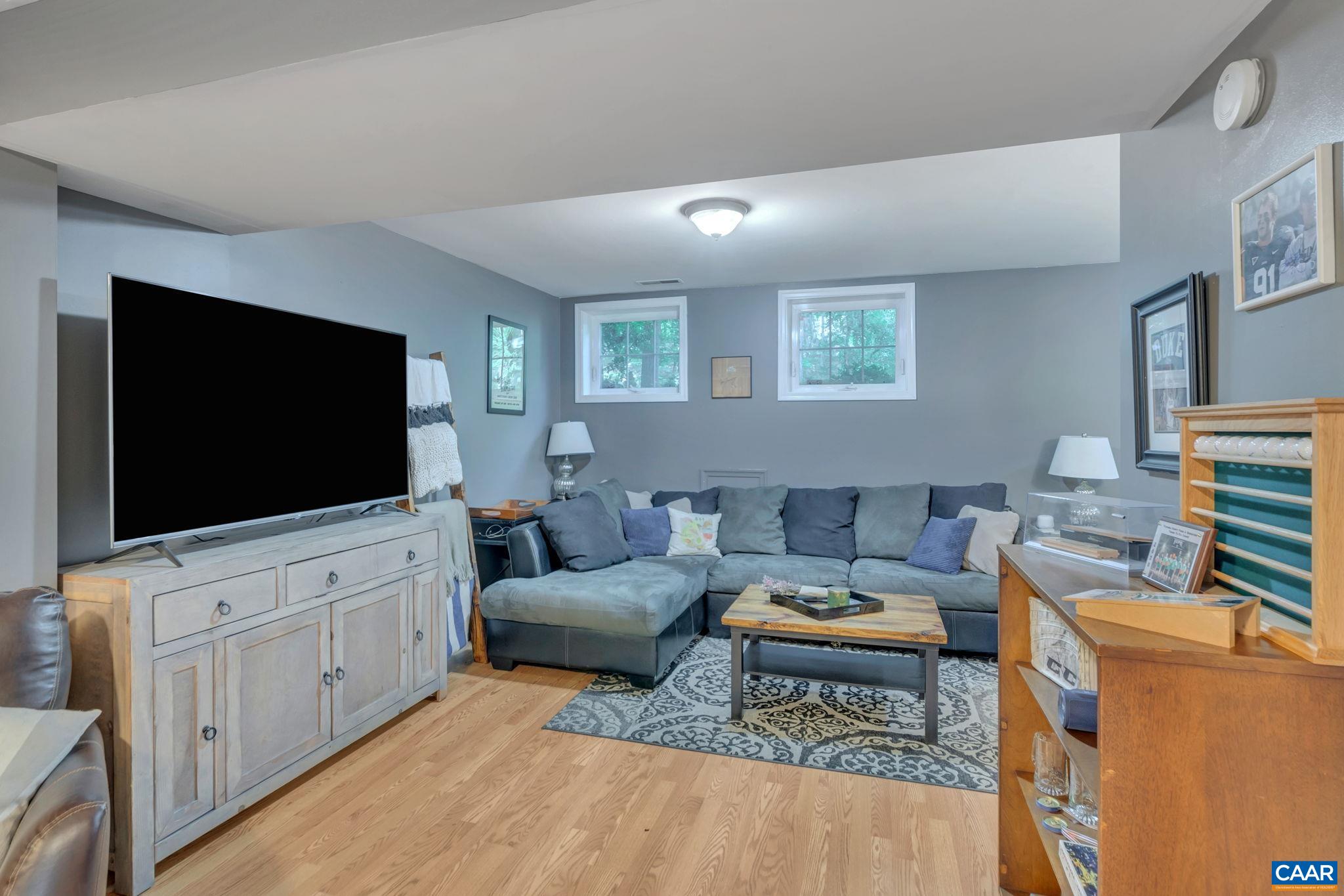 9 COLONIAL RD