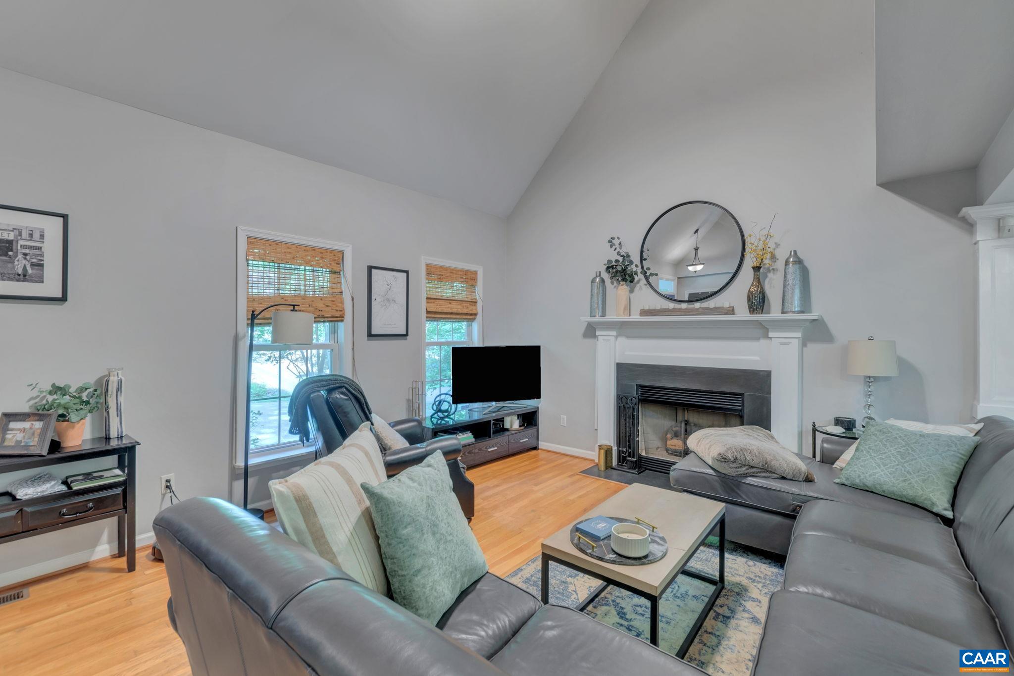 9 COLONIAL RD