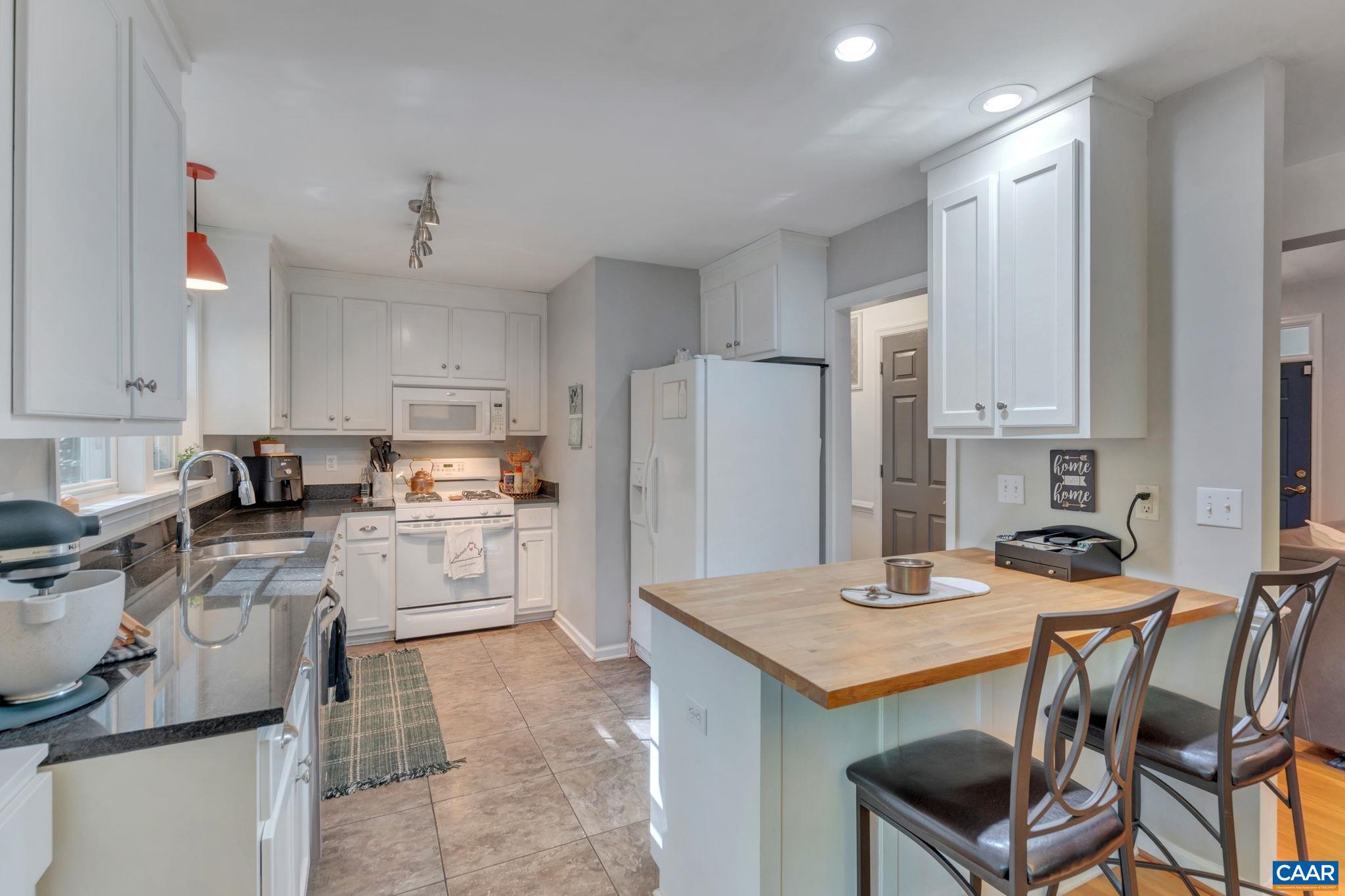 9 COLONIAL RD