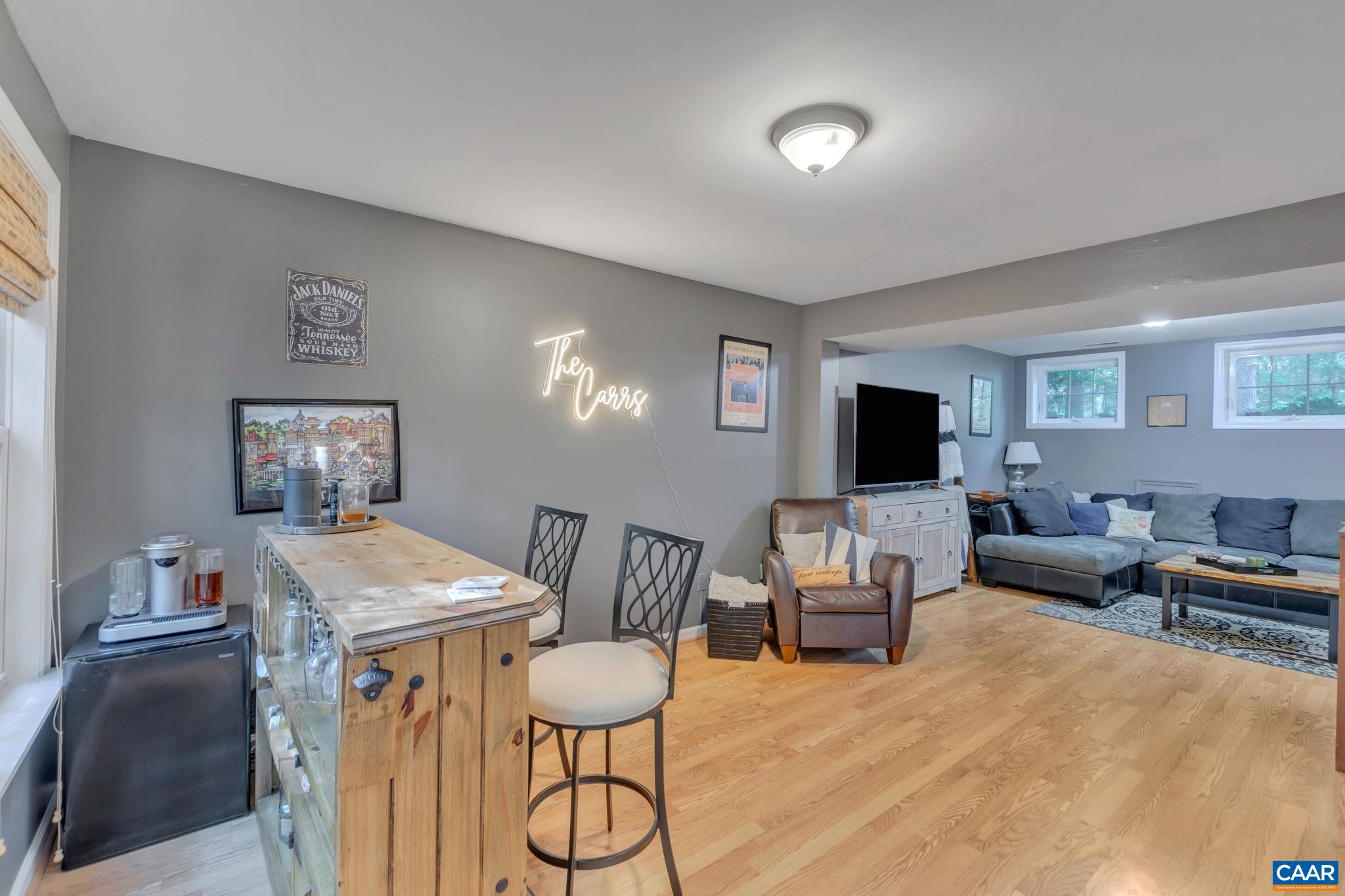 9 COLONIAL RD