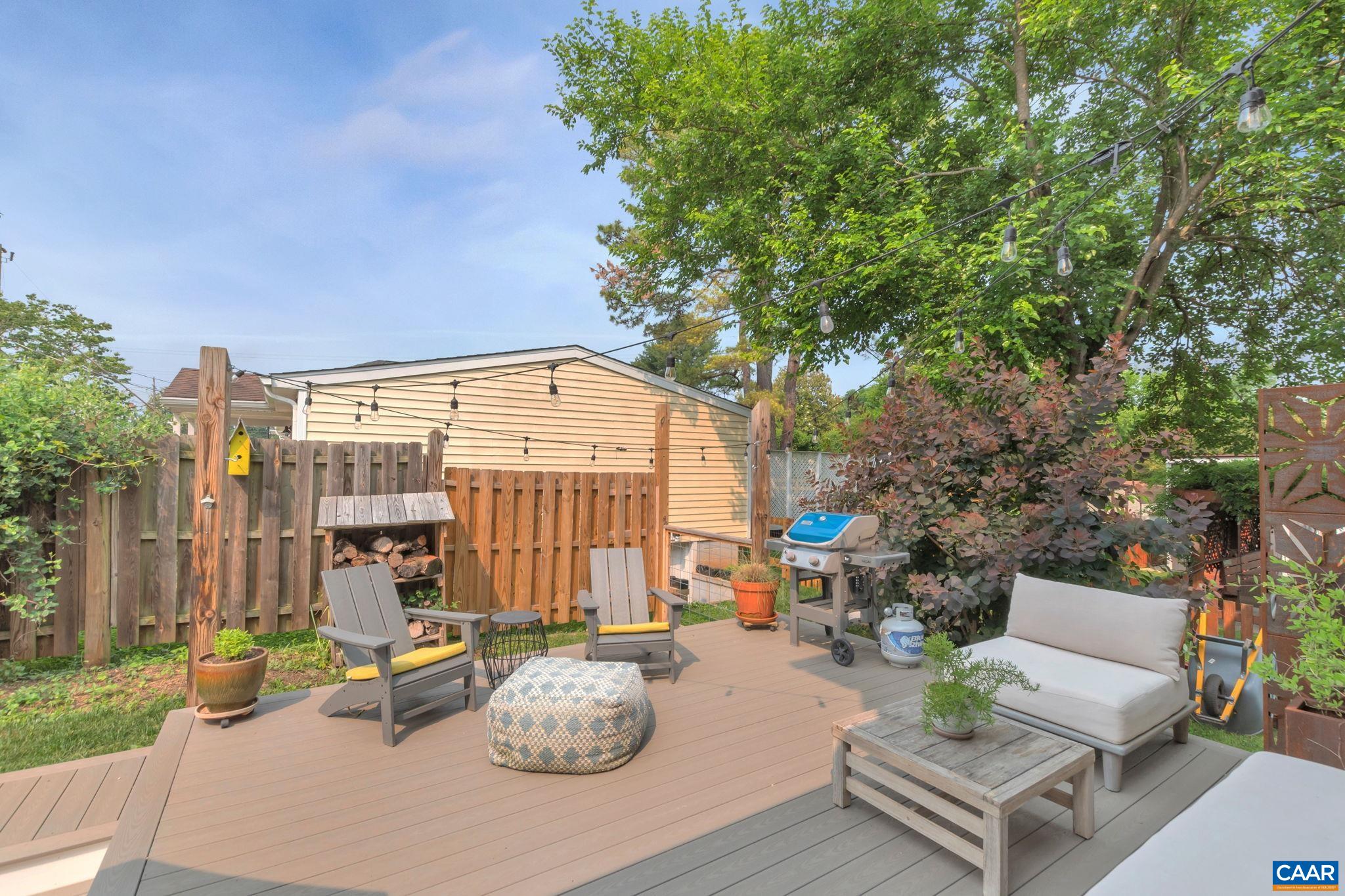 1012 LOCUST LN