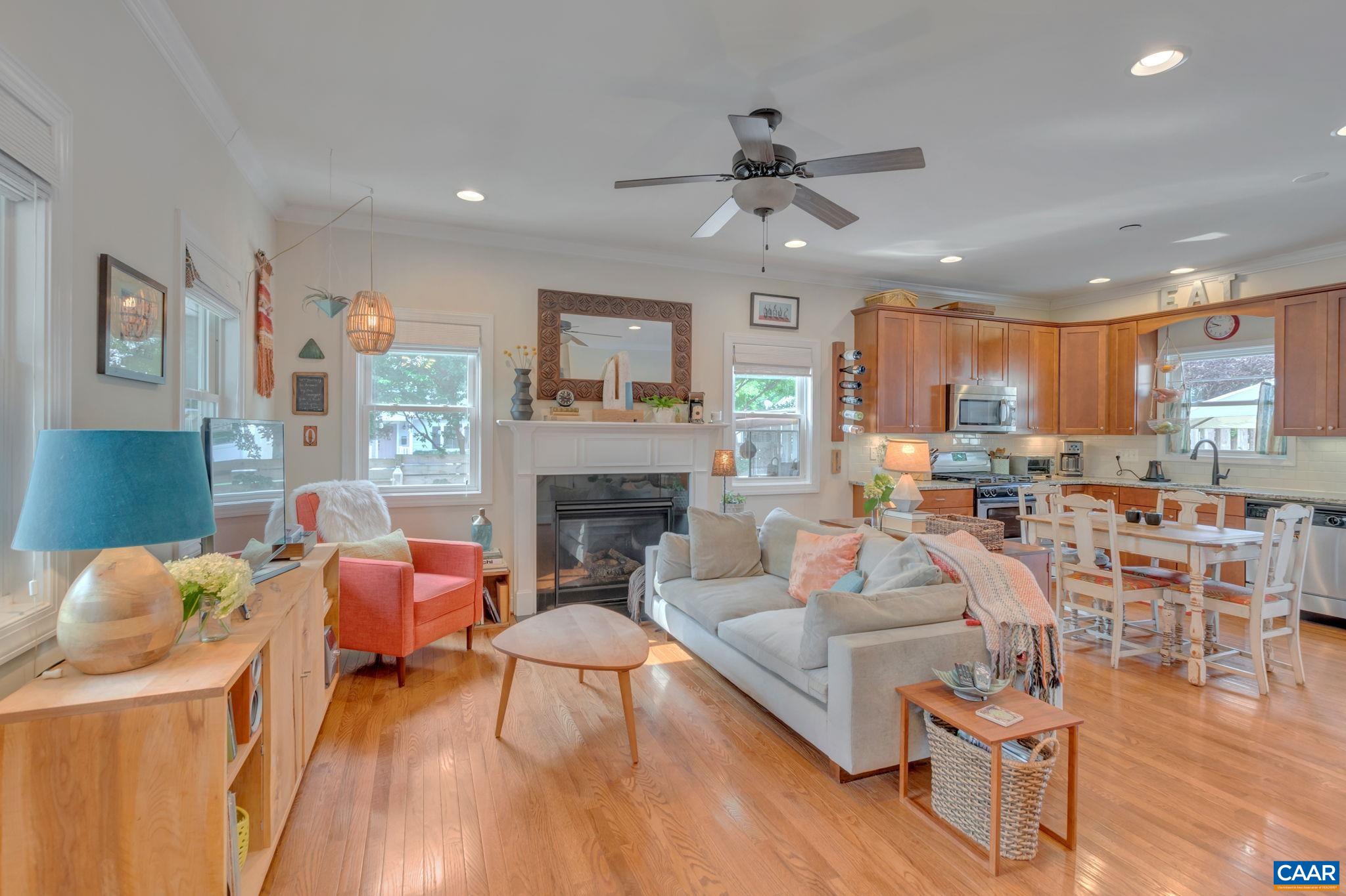1012 LOCUST LN