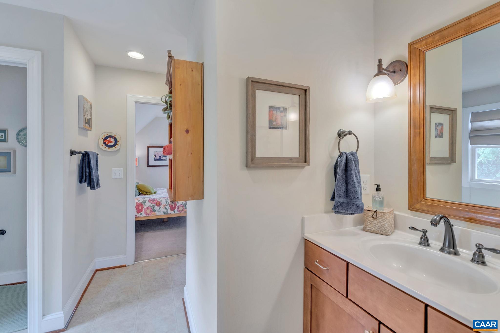 1012 LOCUST LN