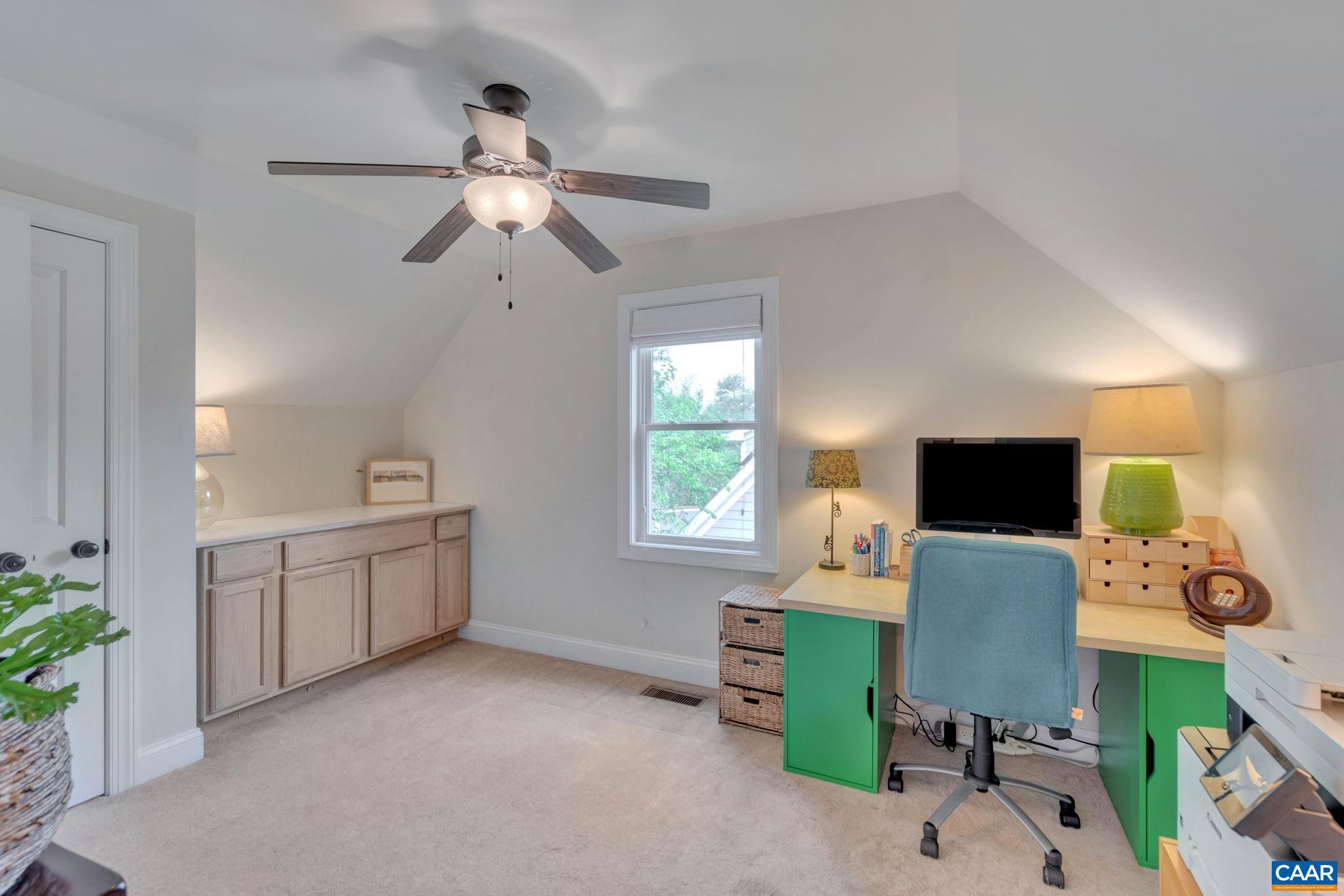 1012 LOCUST LN