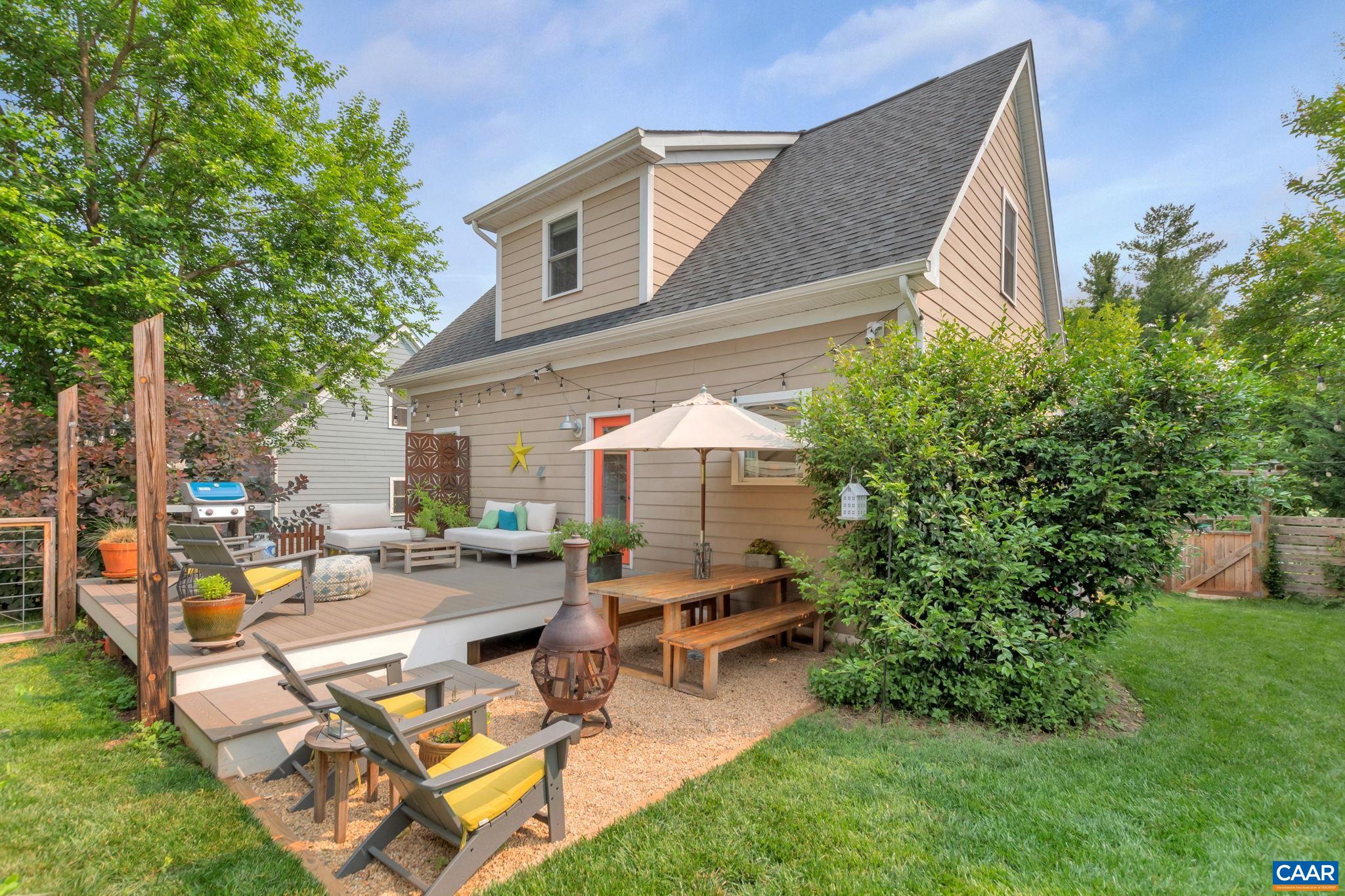 1012 LOCUST LN