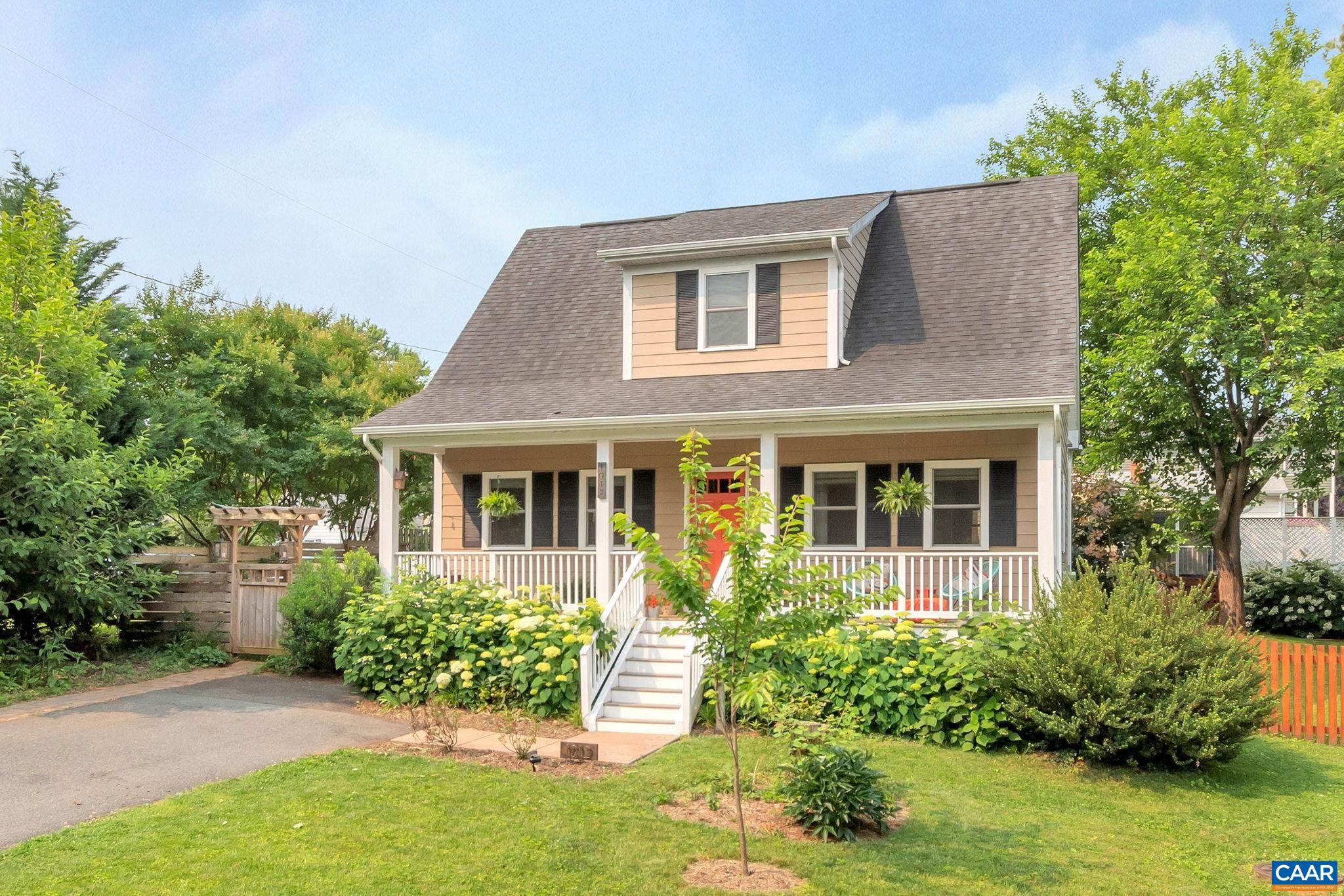 1012 LOCUST LN