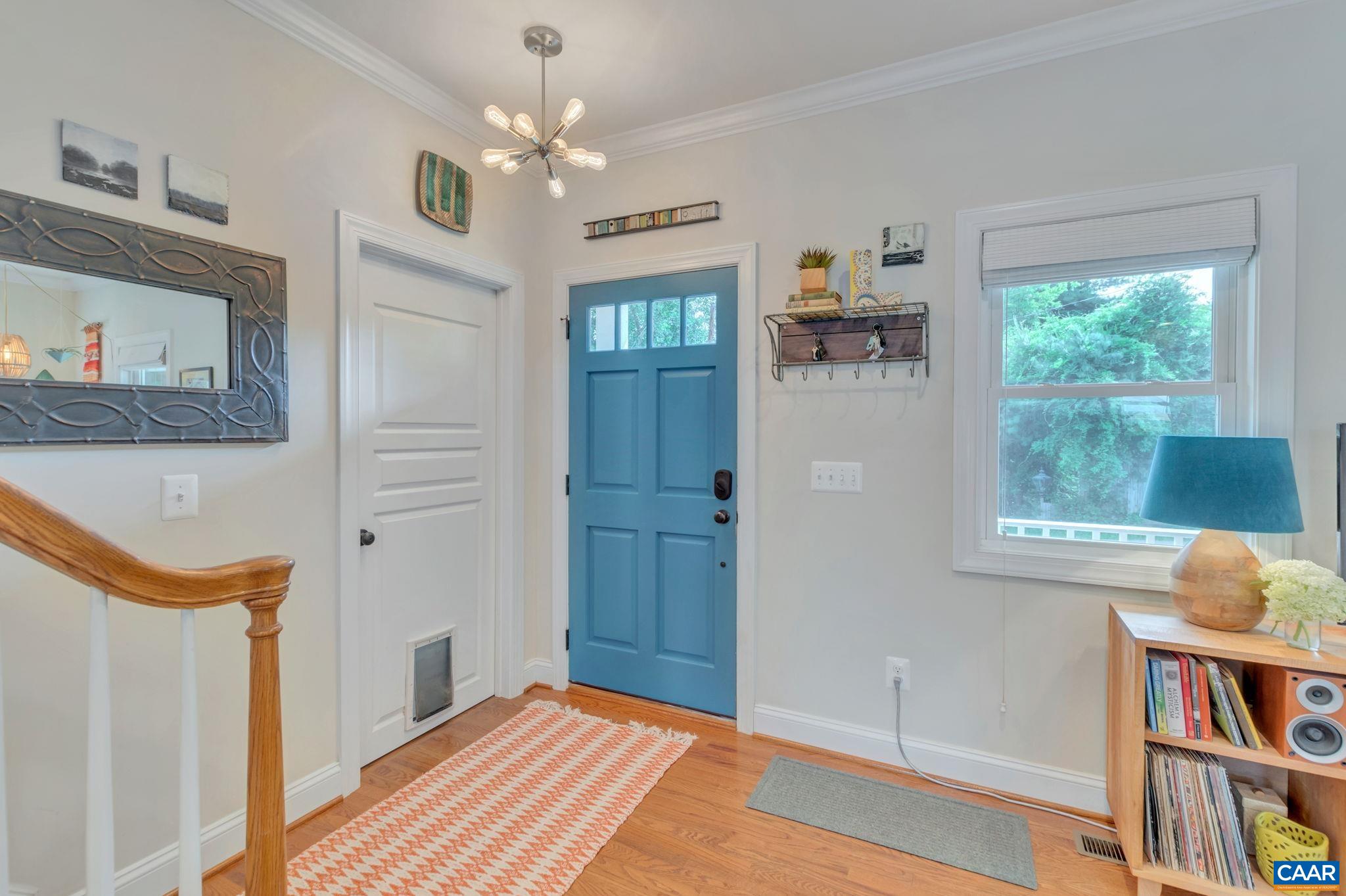 1012 LOCUST LN