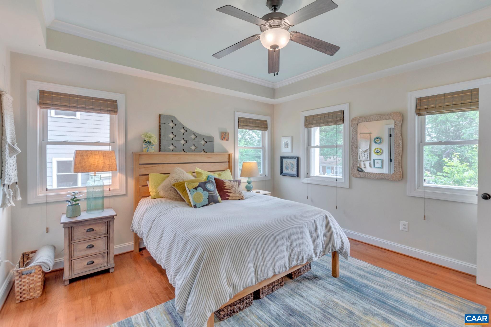 1012 LOCUST LN