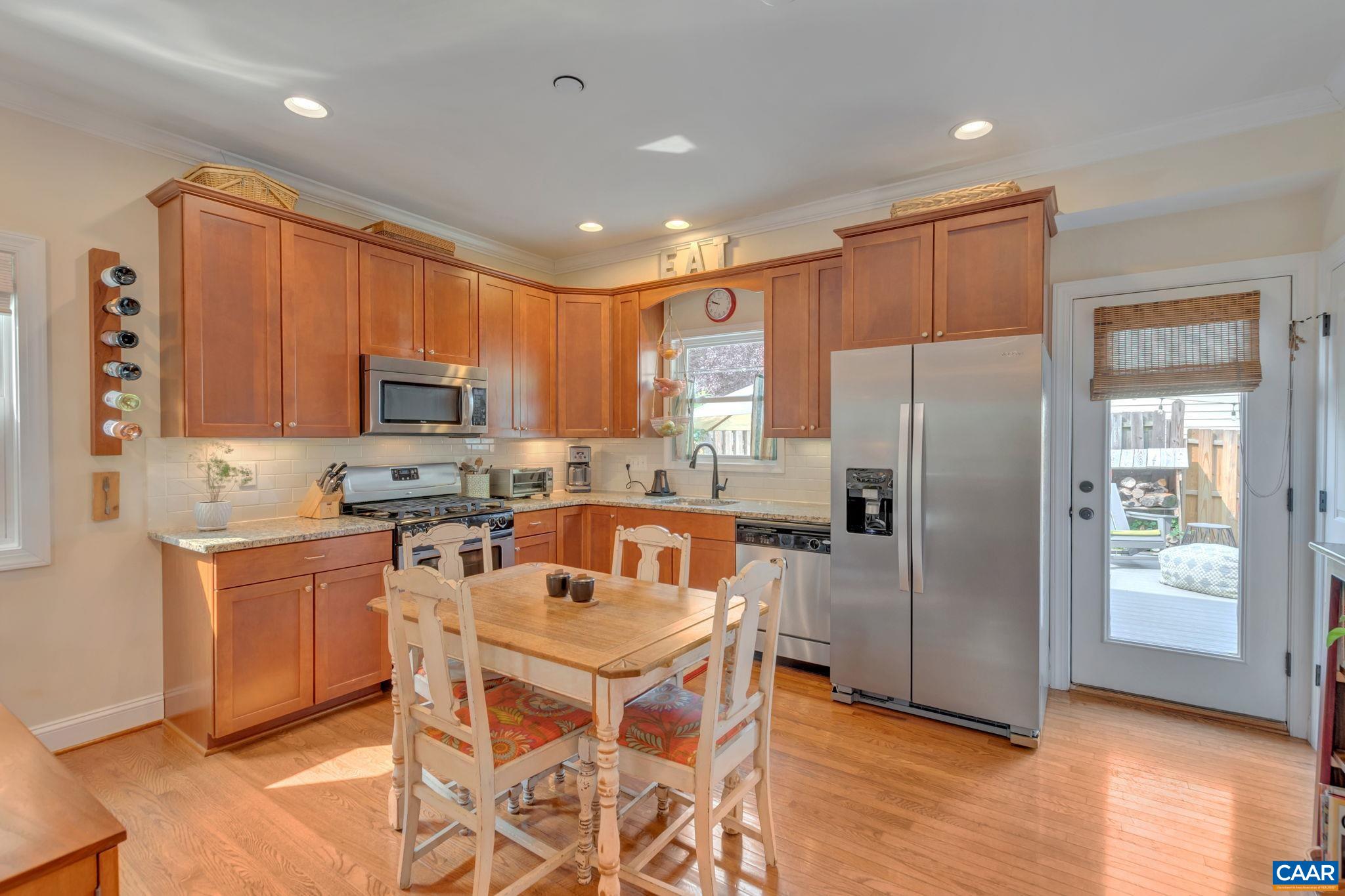 1012 LOCUST LN