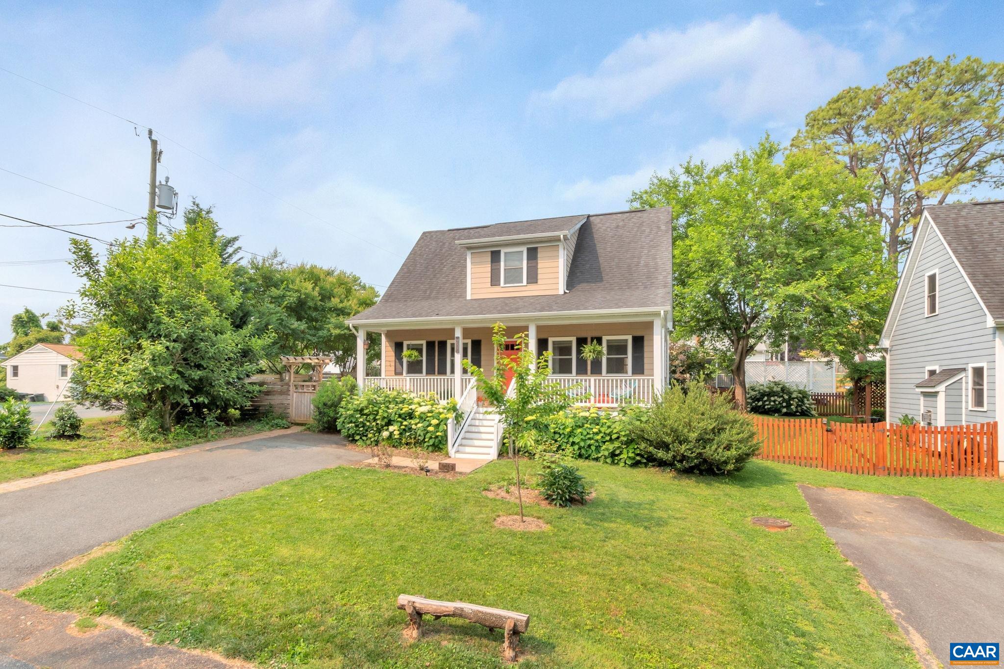1012 LOCUST LN