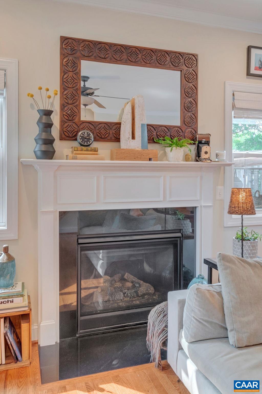1012 LOCUST LN