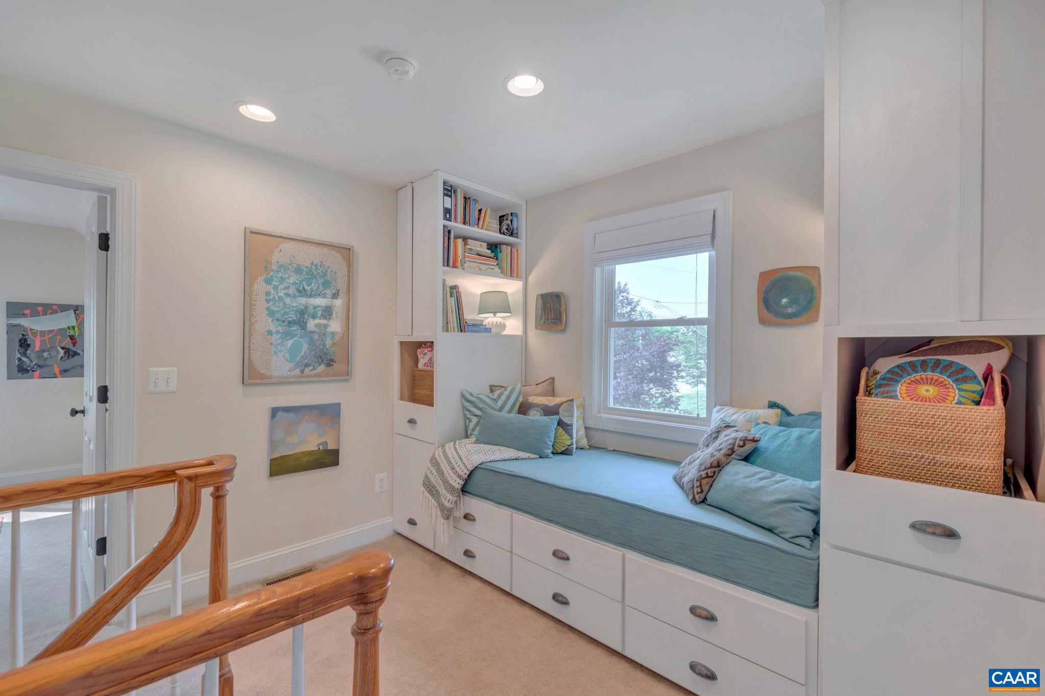 1012 LOCUST LN