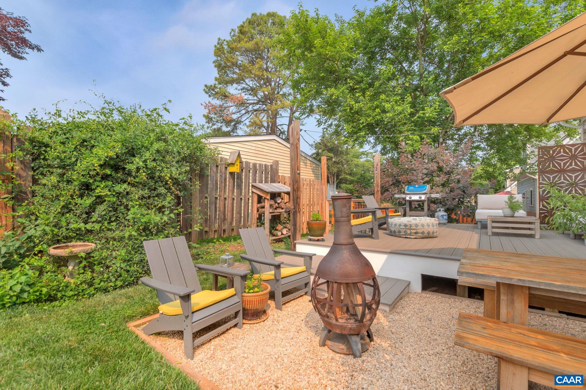 1012 LOCUST LN