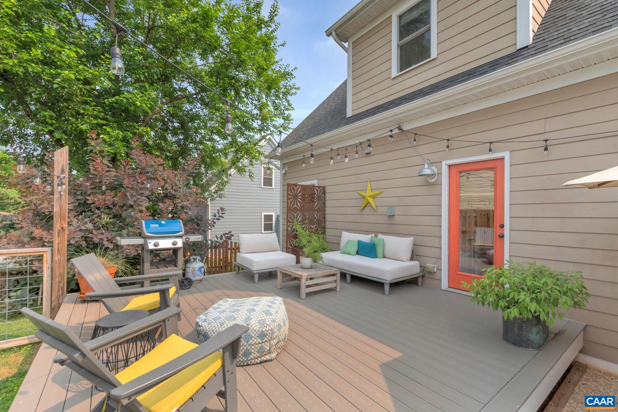 1012 LOCUST LN