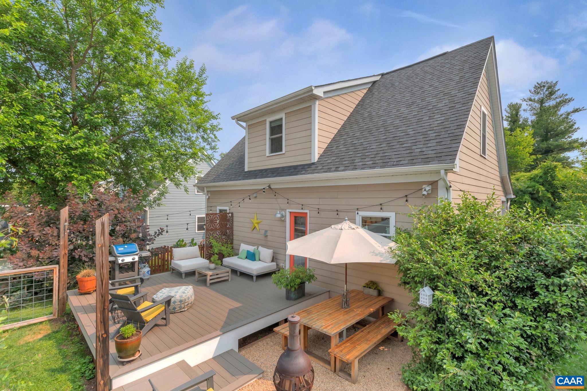 1012 LOCUST LN