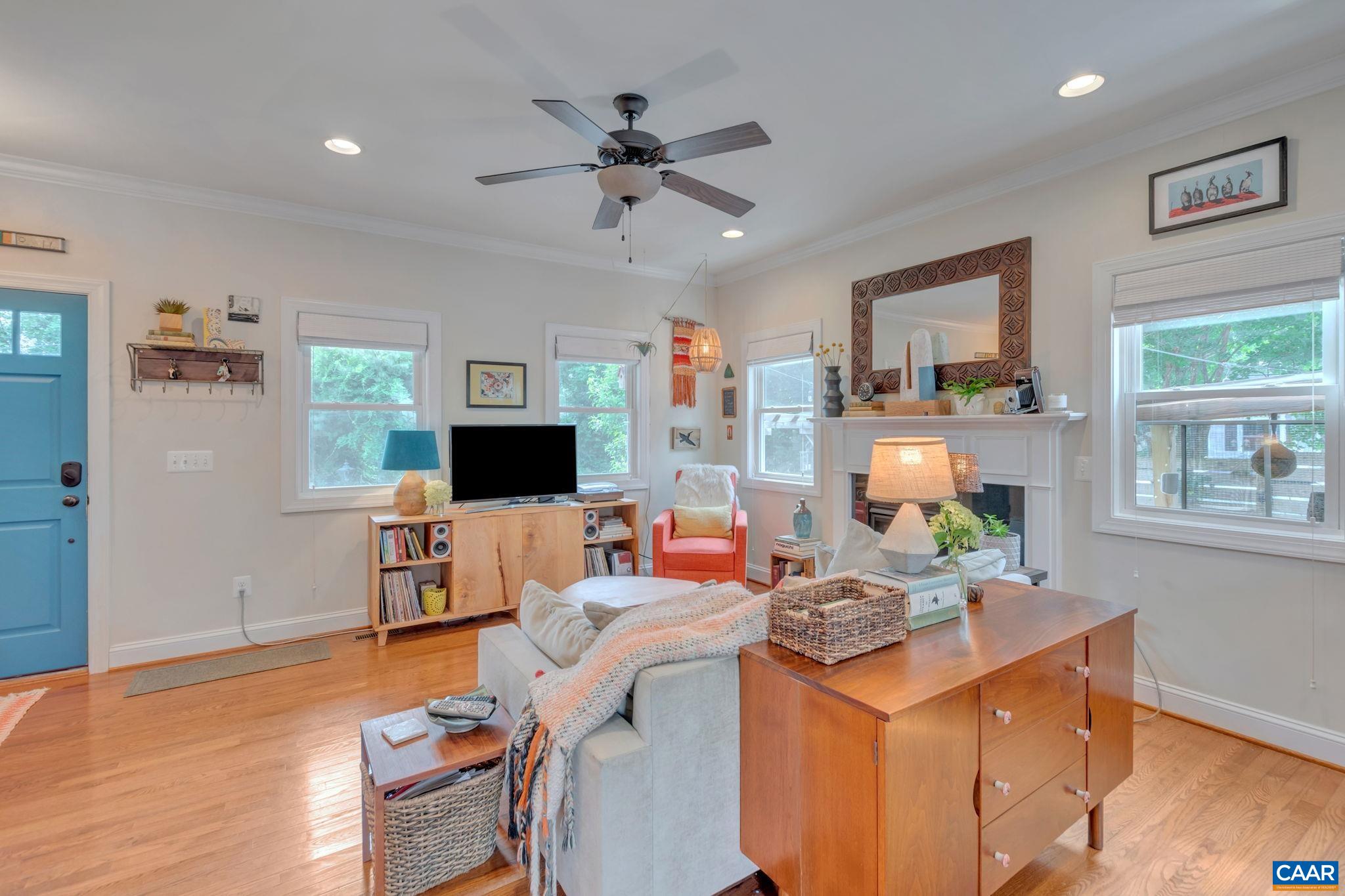 1012 LOCUST LN
