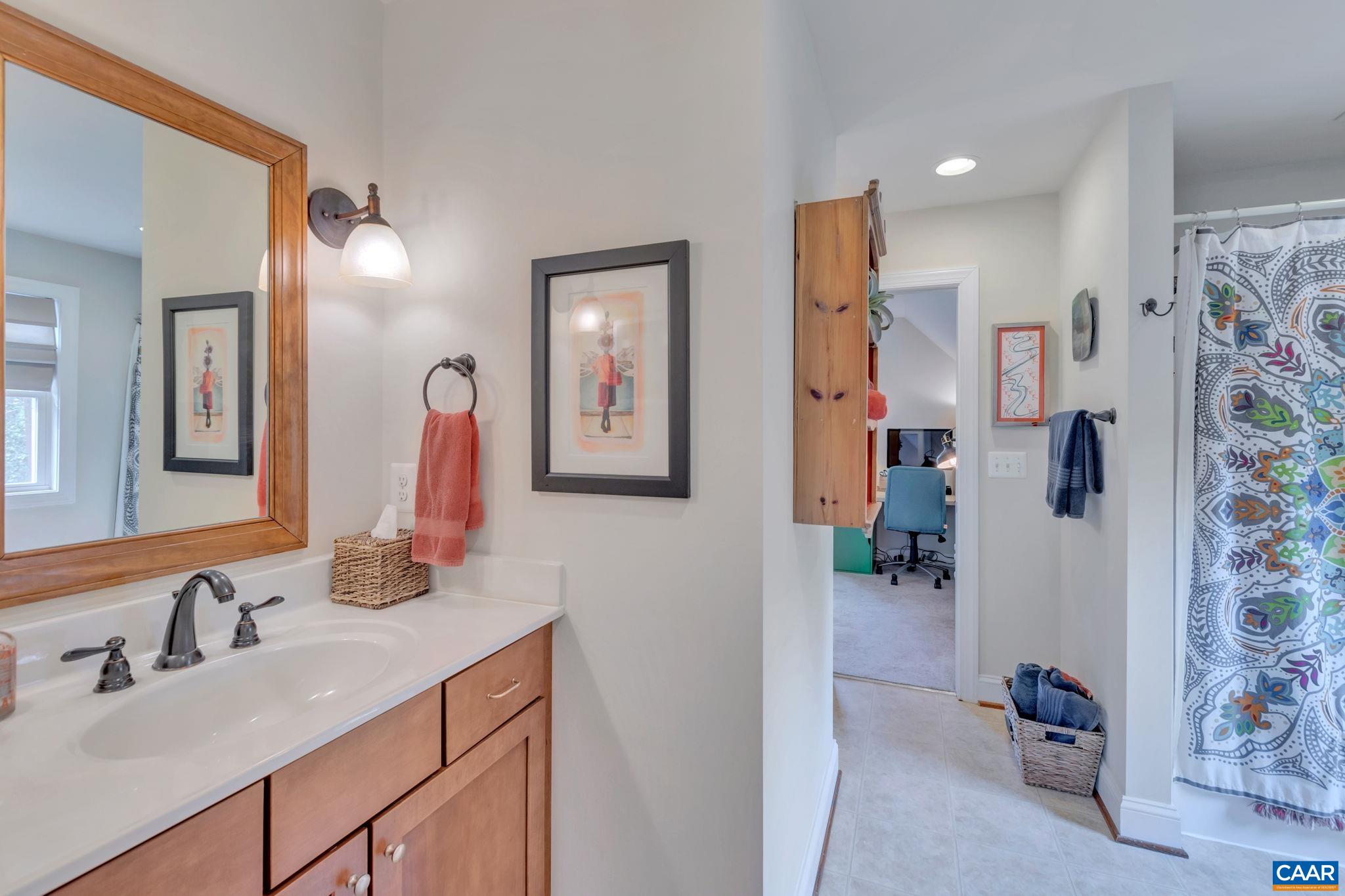 1012 LOCUST LN