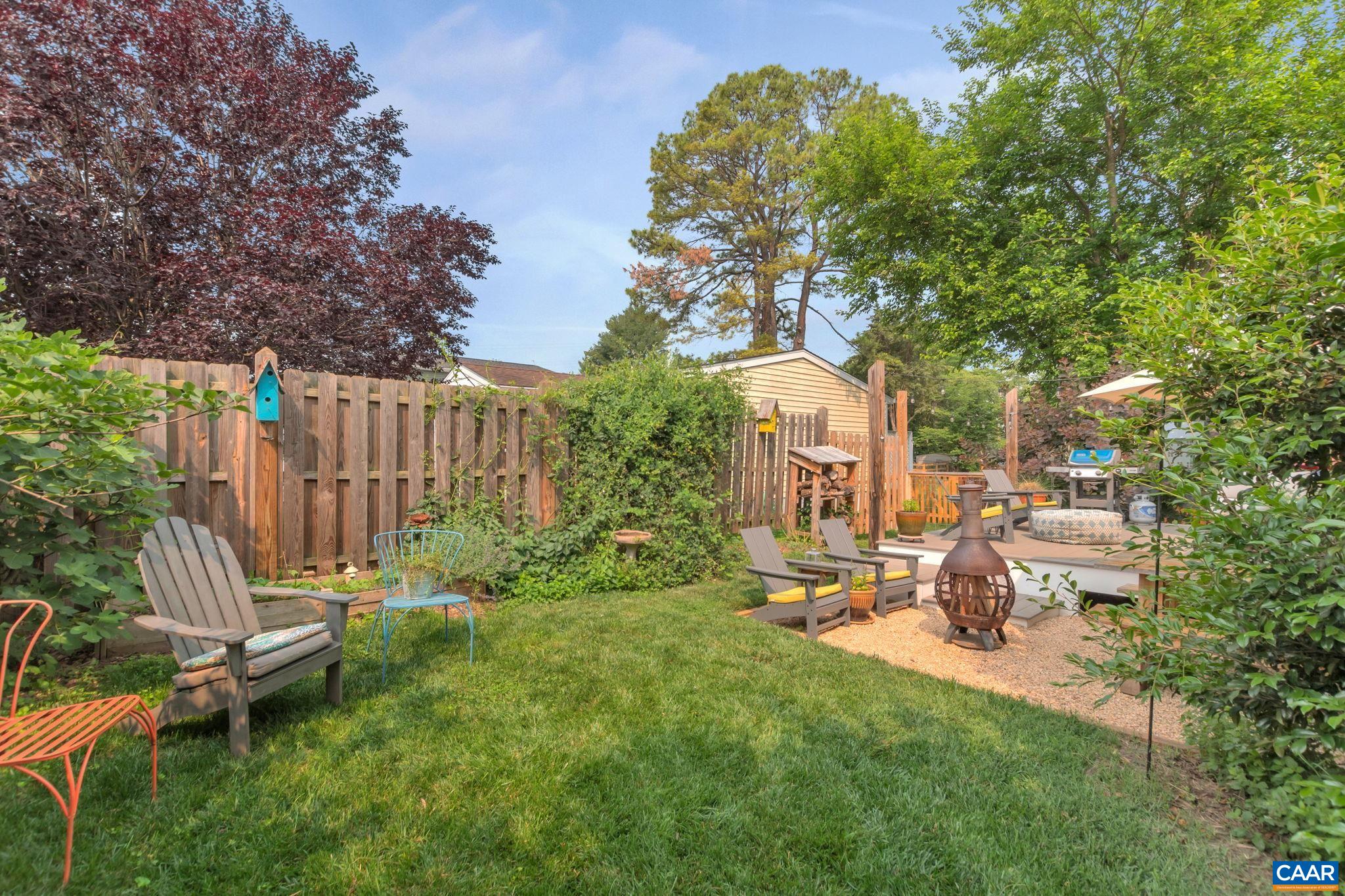 1012 LOCUST LN