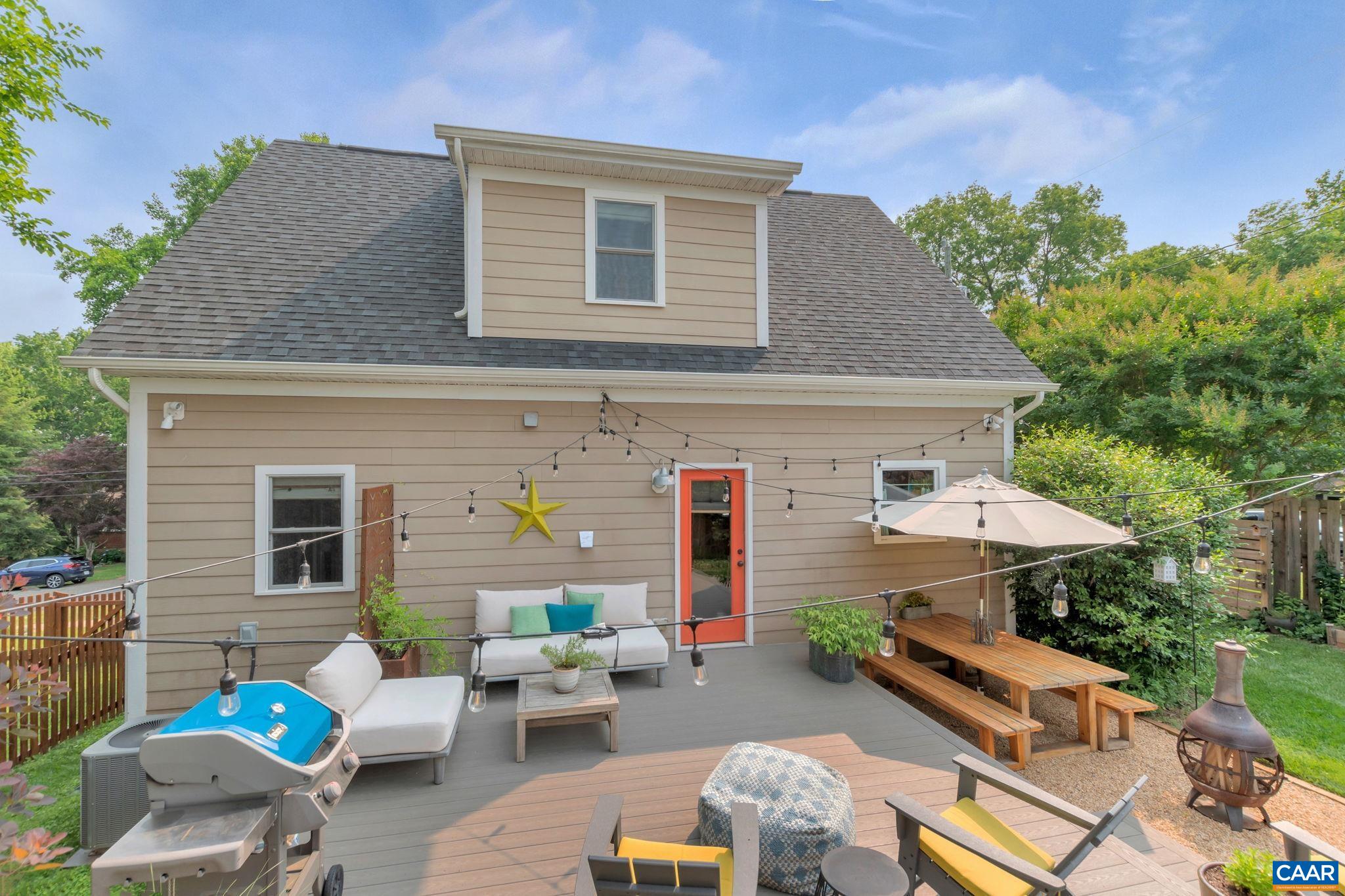 1012 LOCUST LN