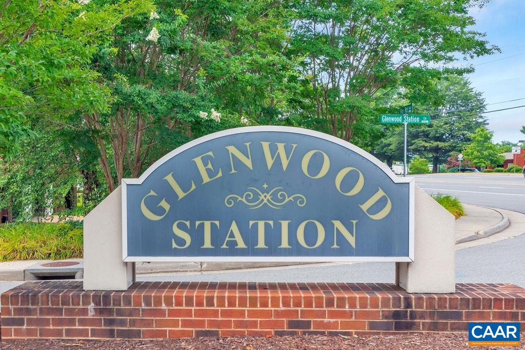 994 GLENWOOD STATION LN