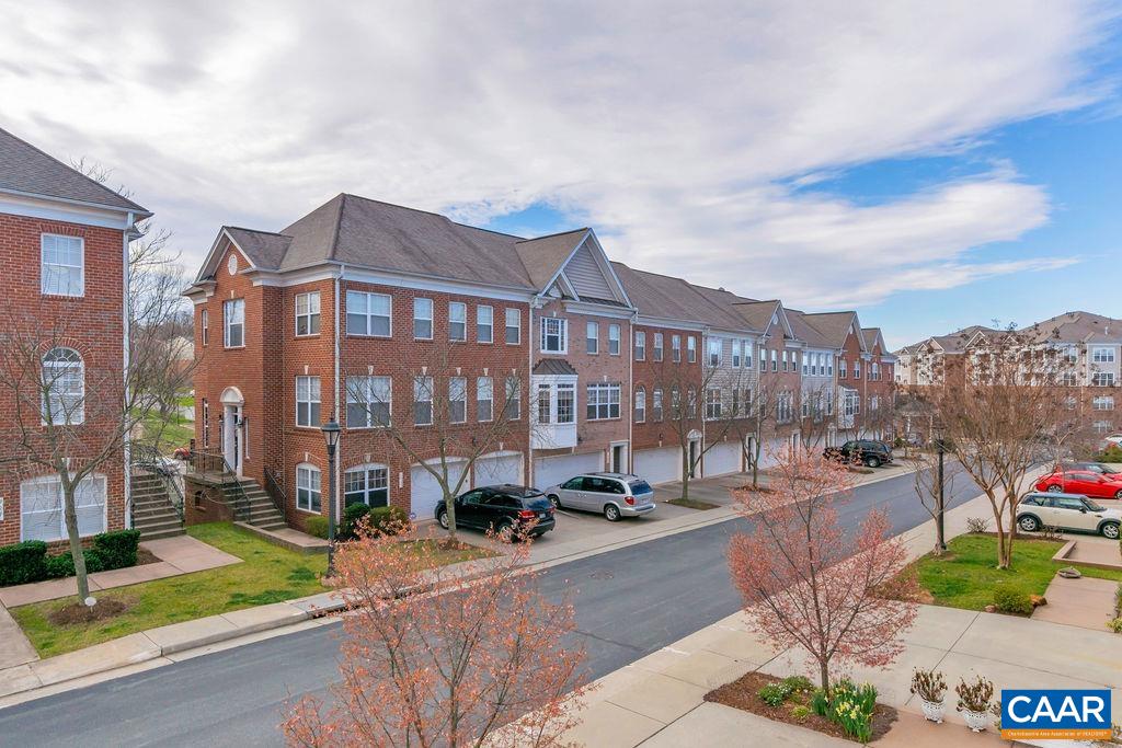 994 GLENWOOD STATION LN
