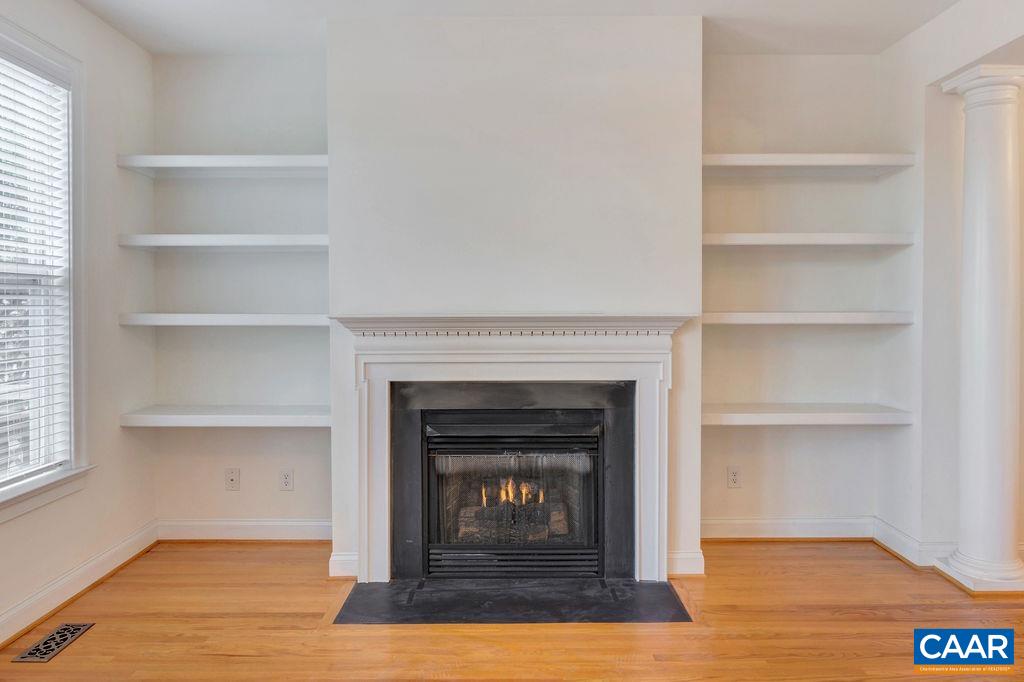 994 GLENWOOD STATION LN