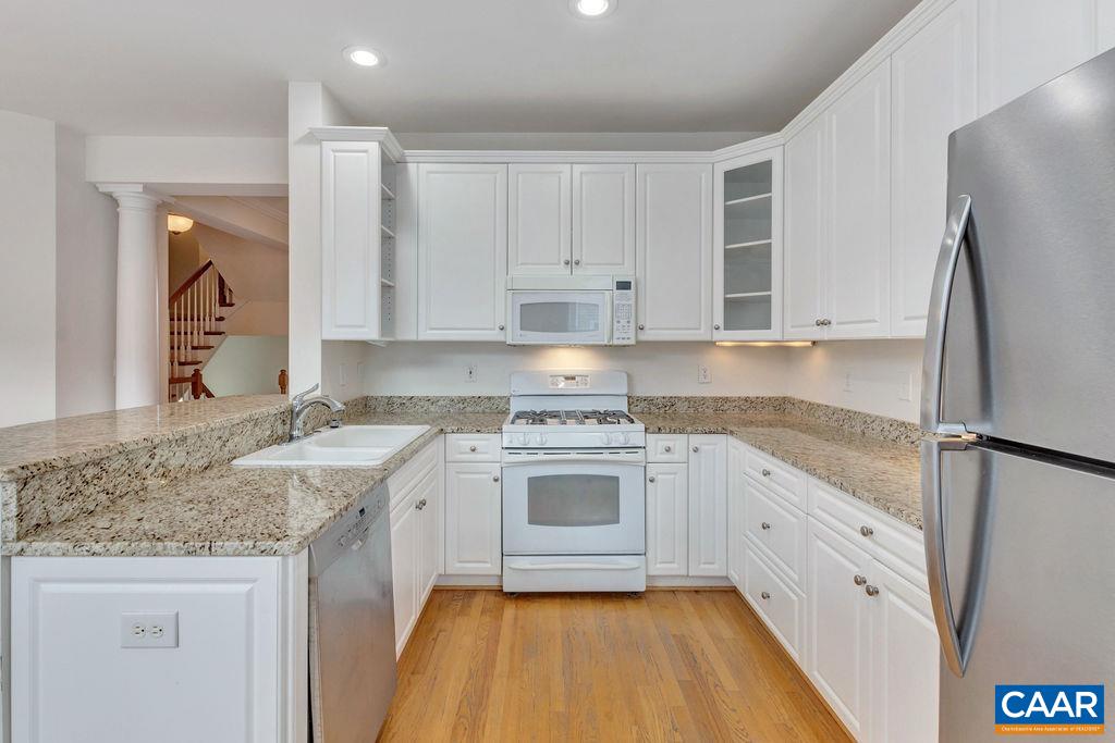 994 GLENWOOD STATION LN