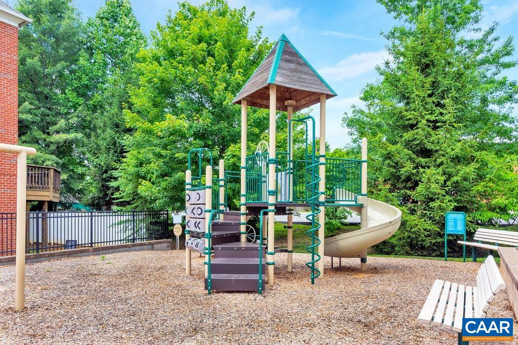994 GLENWOOD STATION LN