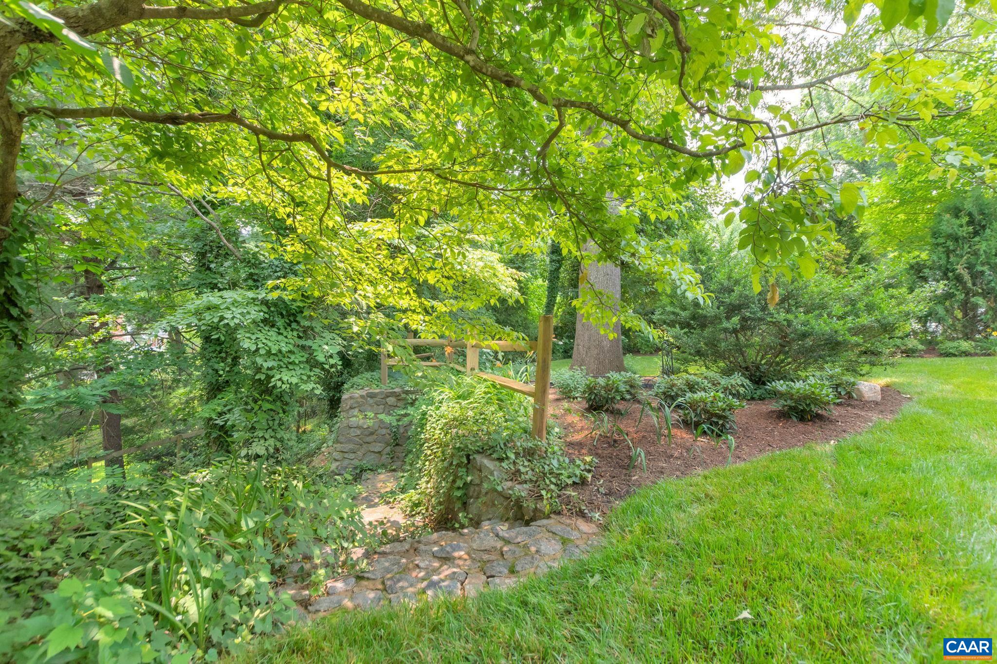 100 LAUREL CIR