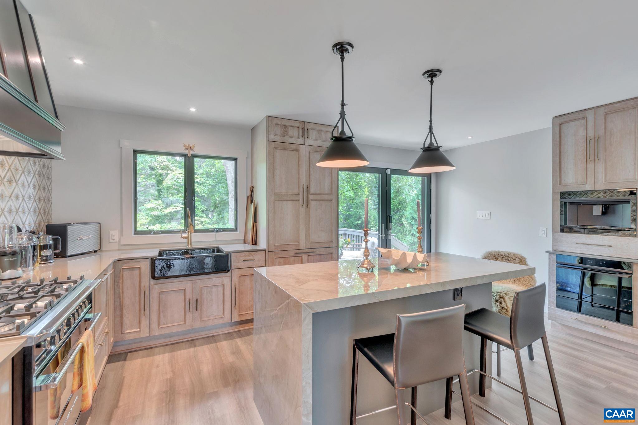 100 LAUREL CIR