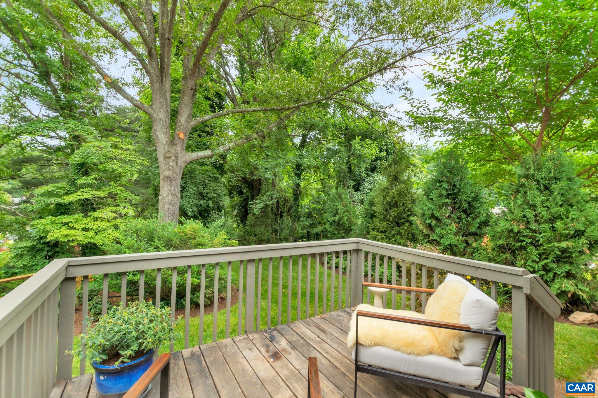 100 LAUREL CIR