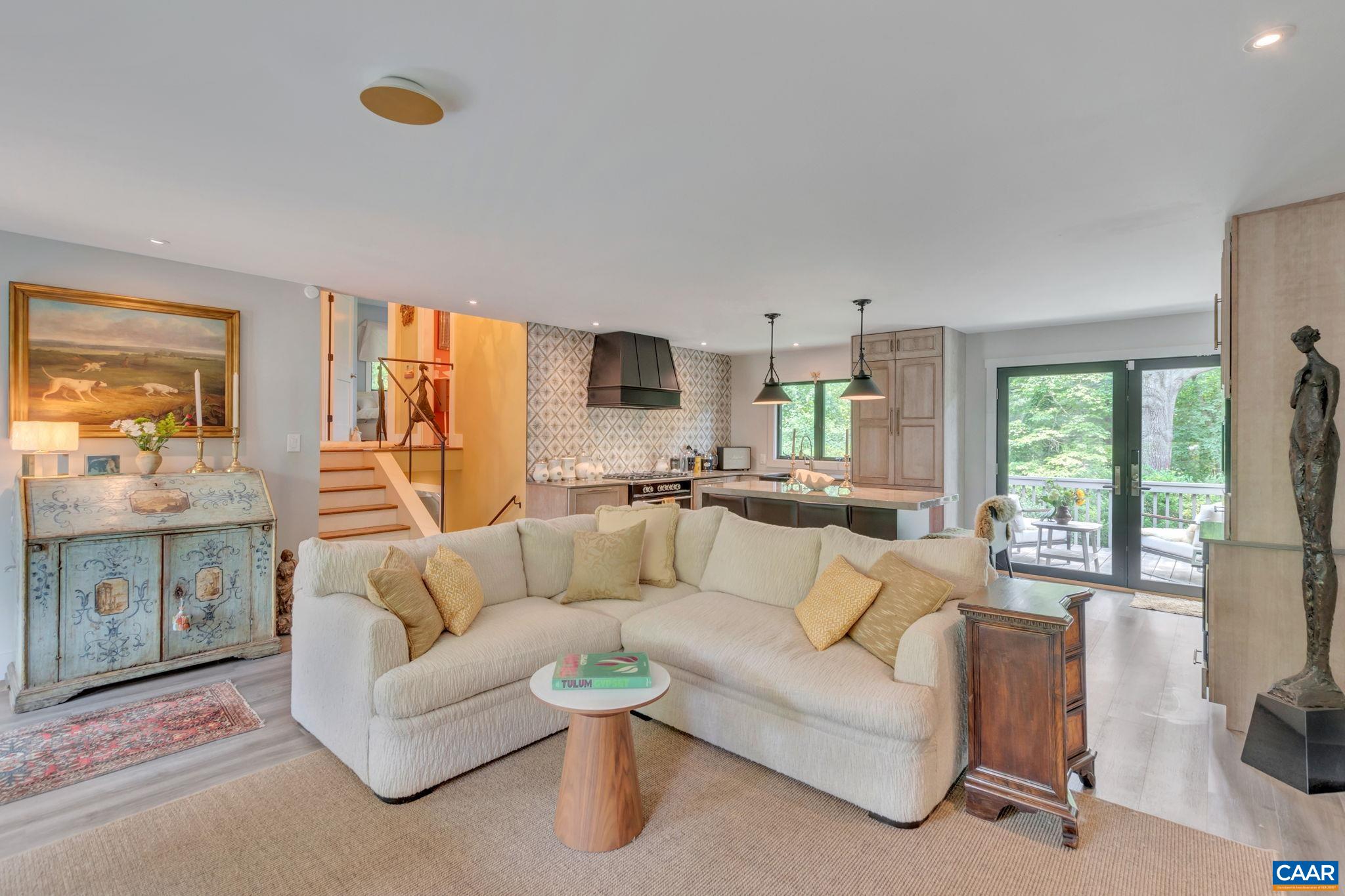 100 LAUREL CIR